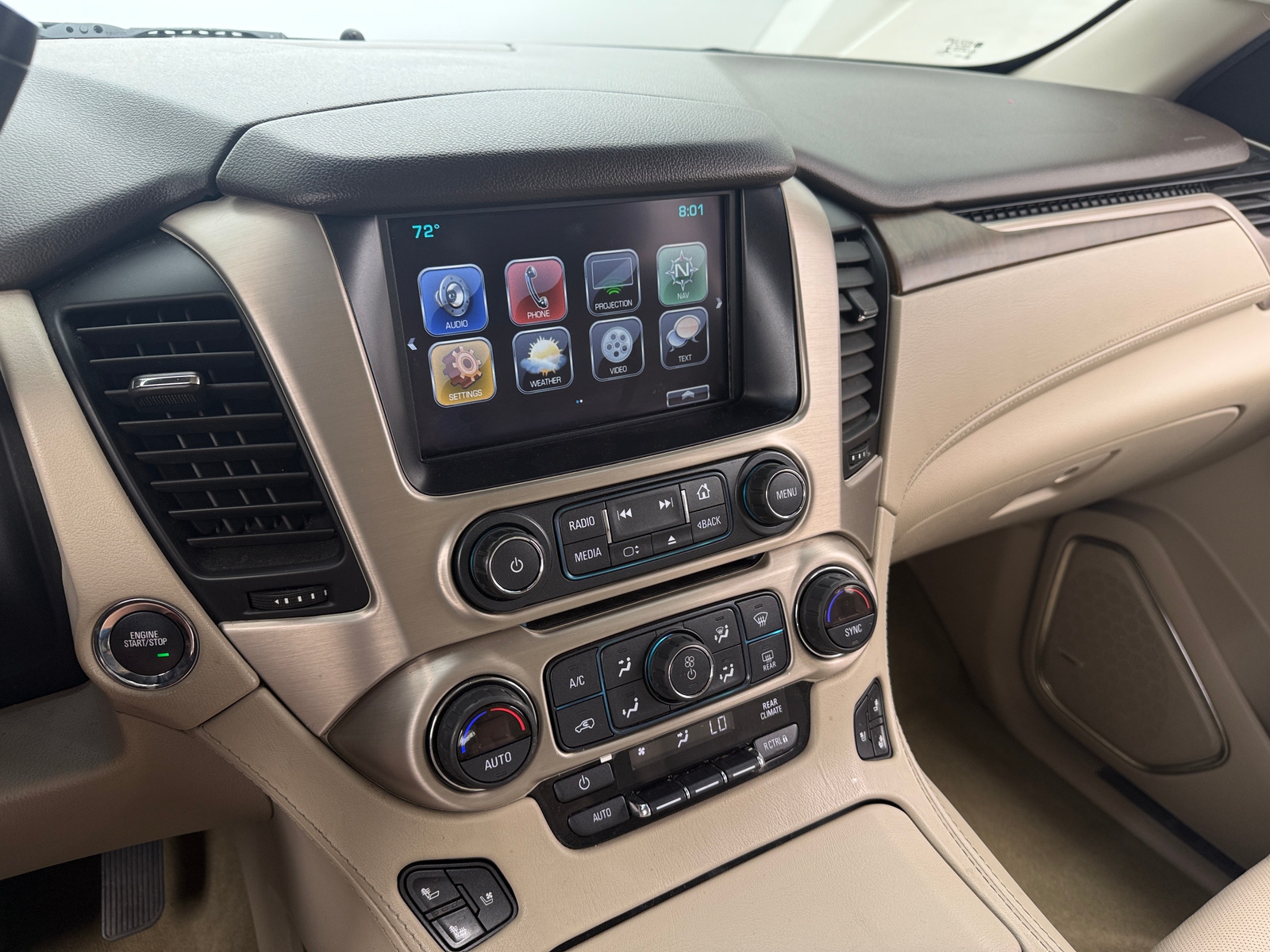 Thumbnail: 2018 GMC Yukon XL - 3