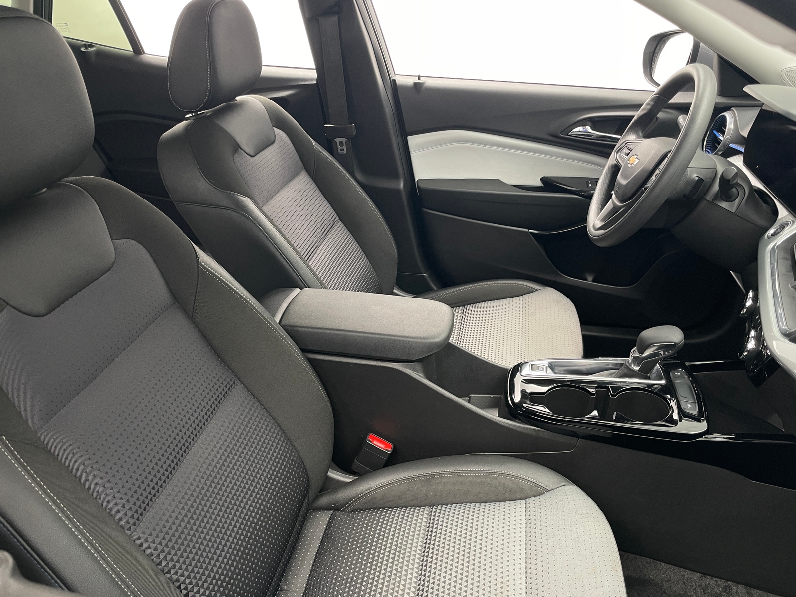 Thumbnail: 2025 Chevrolet Trax - 2