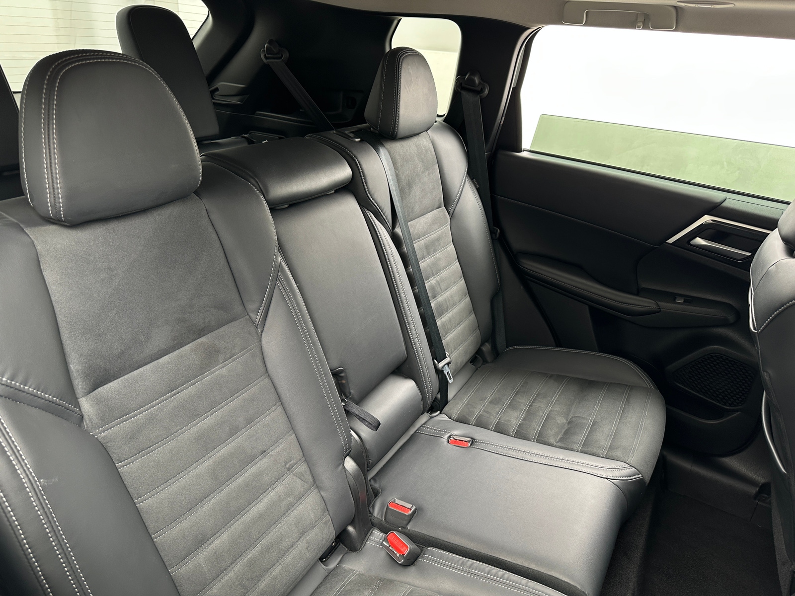 Thumbnail: 2022 Mitsubishi Outlander - 5