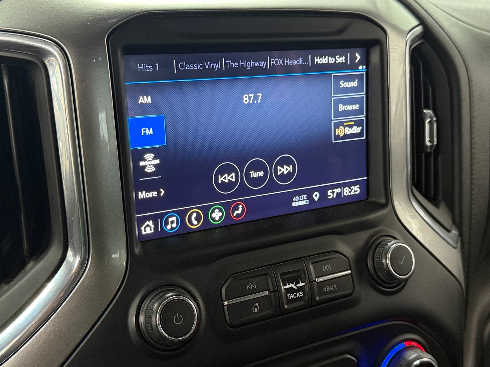 Thumbnail: 2019 Chevrolet Silverado 1500 - 3