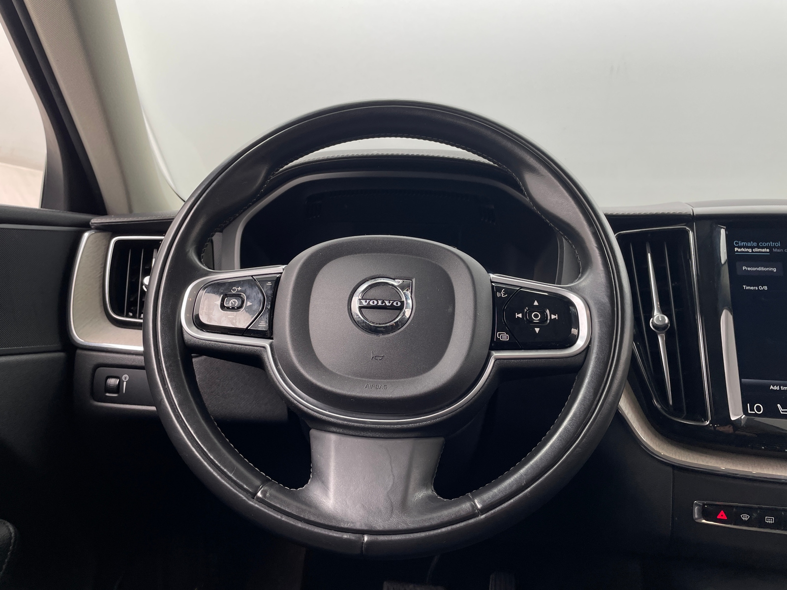 Thumbnail: 2018 Volvo XC60 - 4