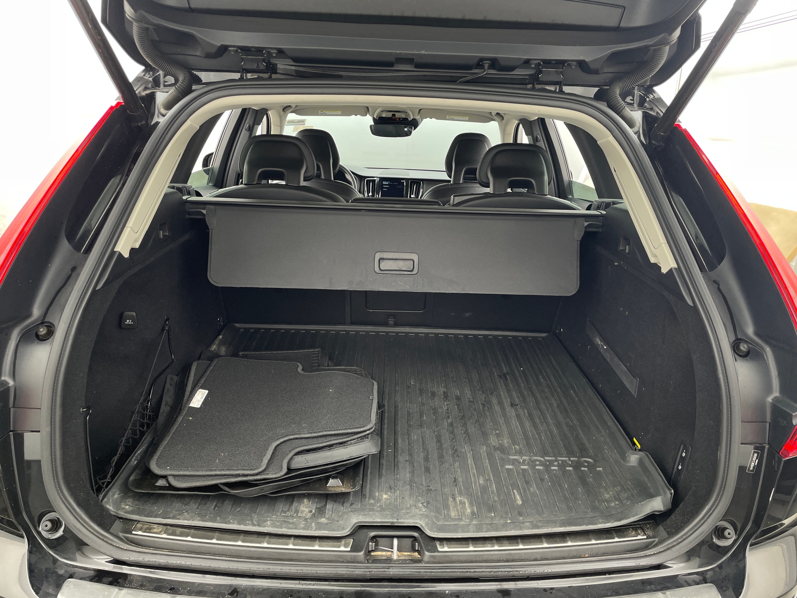 Thumbnail: 2018 Volvo XC60 - 6