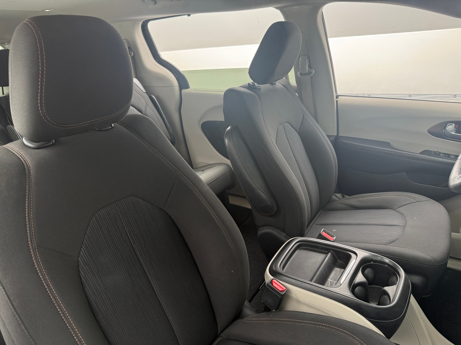 Thumbnail: 2017 Chrysler Pacifica - 2