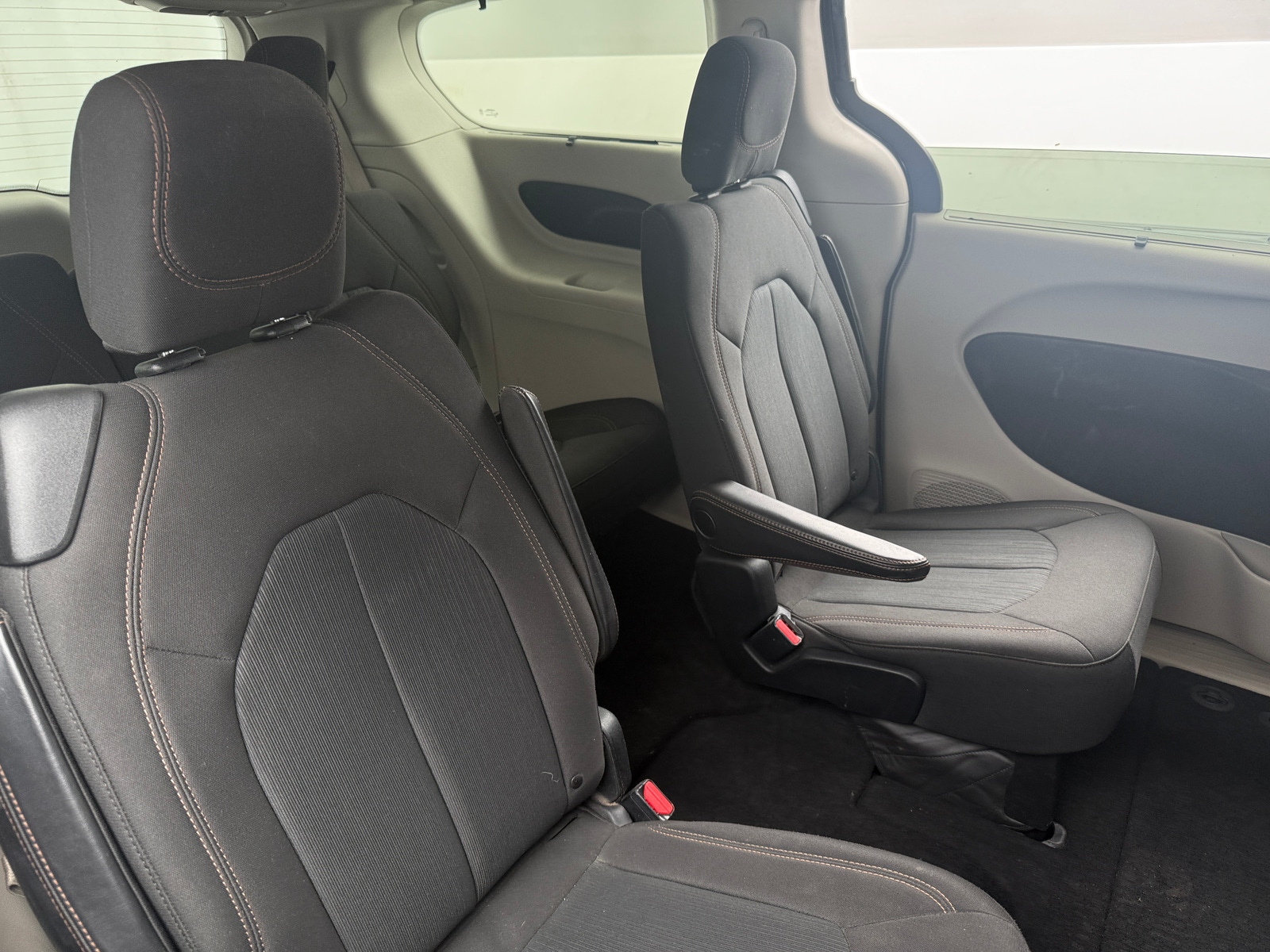 Thumbnail: 2017 Chrysler Pacifica - 6