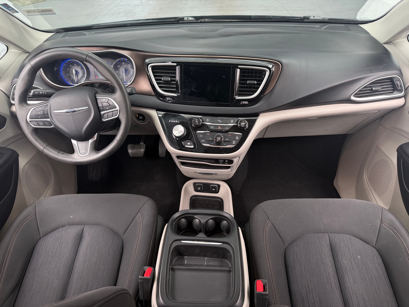 Thumbnail: 2017 Chrysler Pacifica - 3