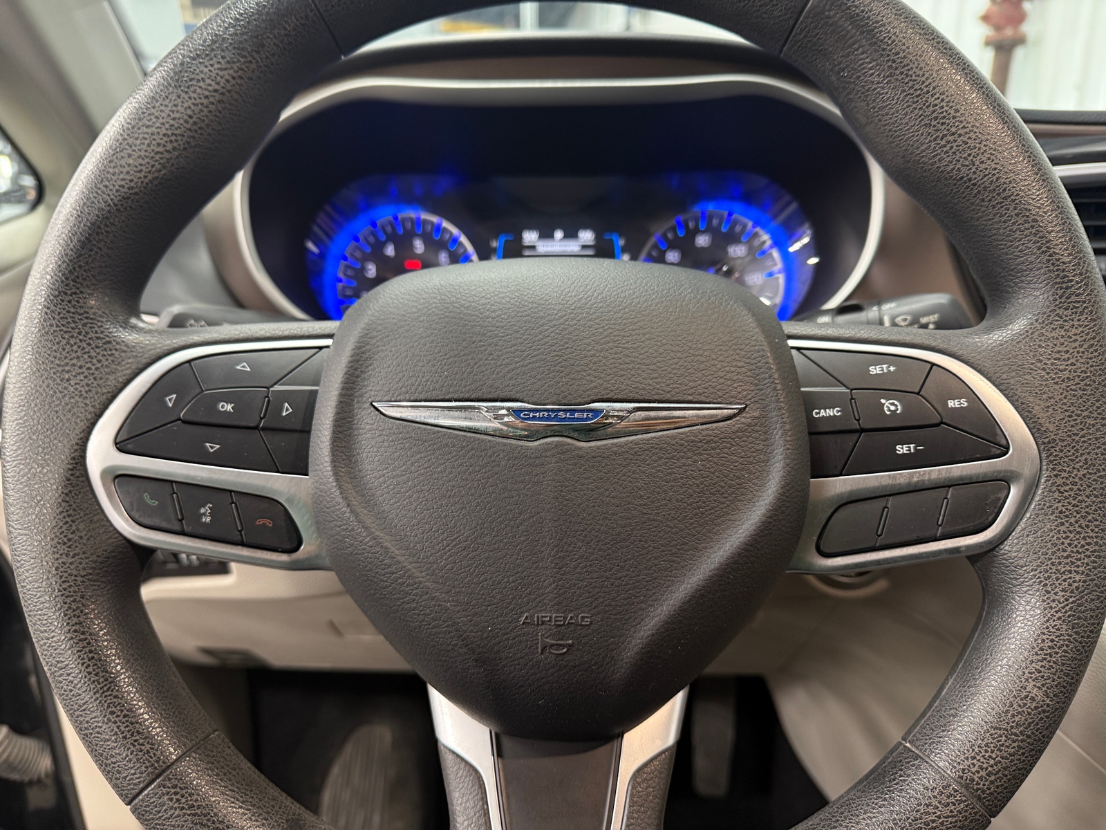 Thumbnail: 2017 Chrysler Pacifica - 5