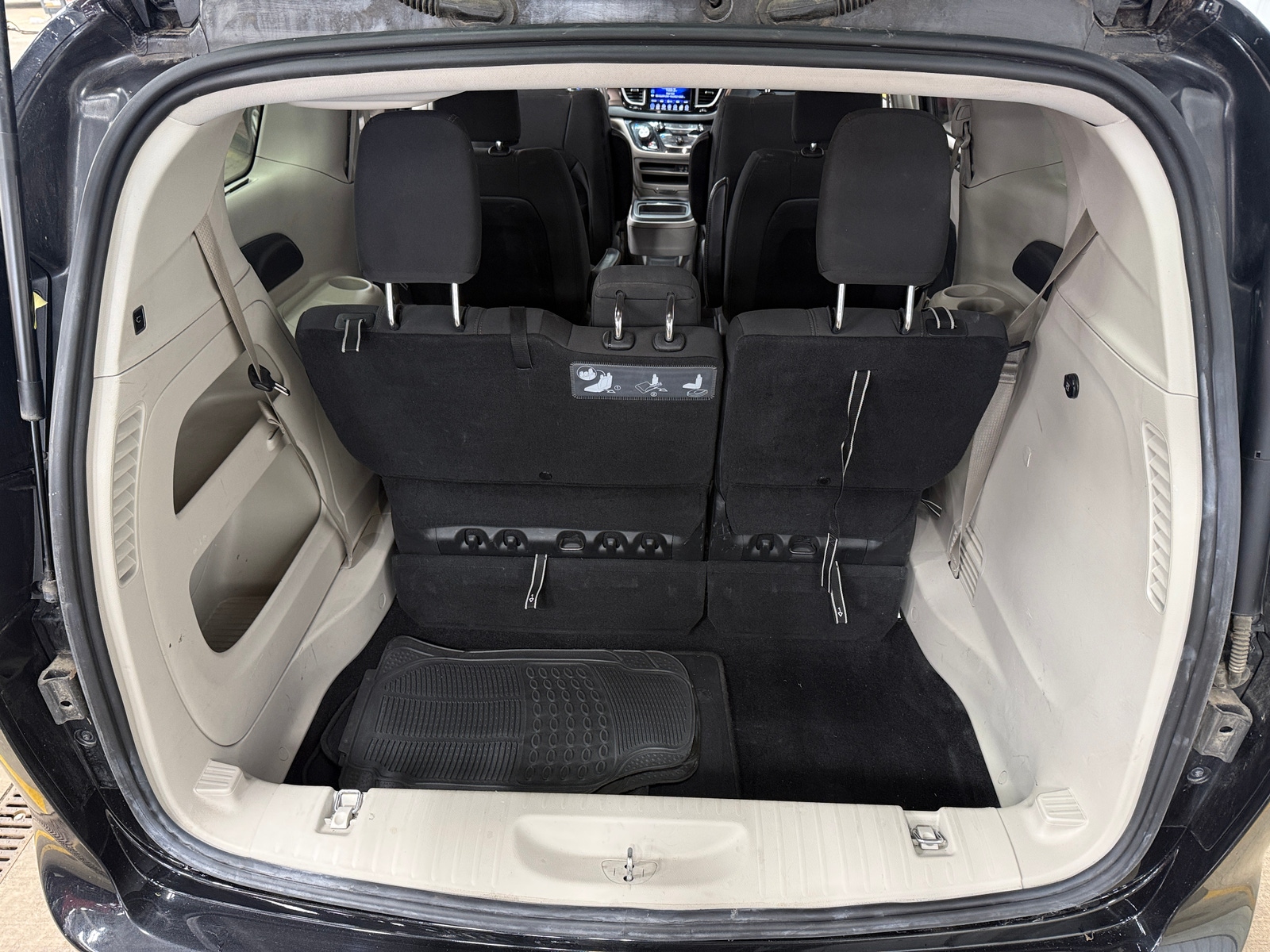 Thumbnail: 2017 Chrysler Pacifica - 7