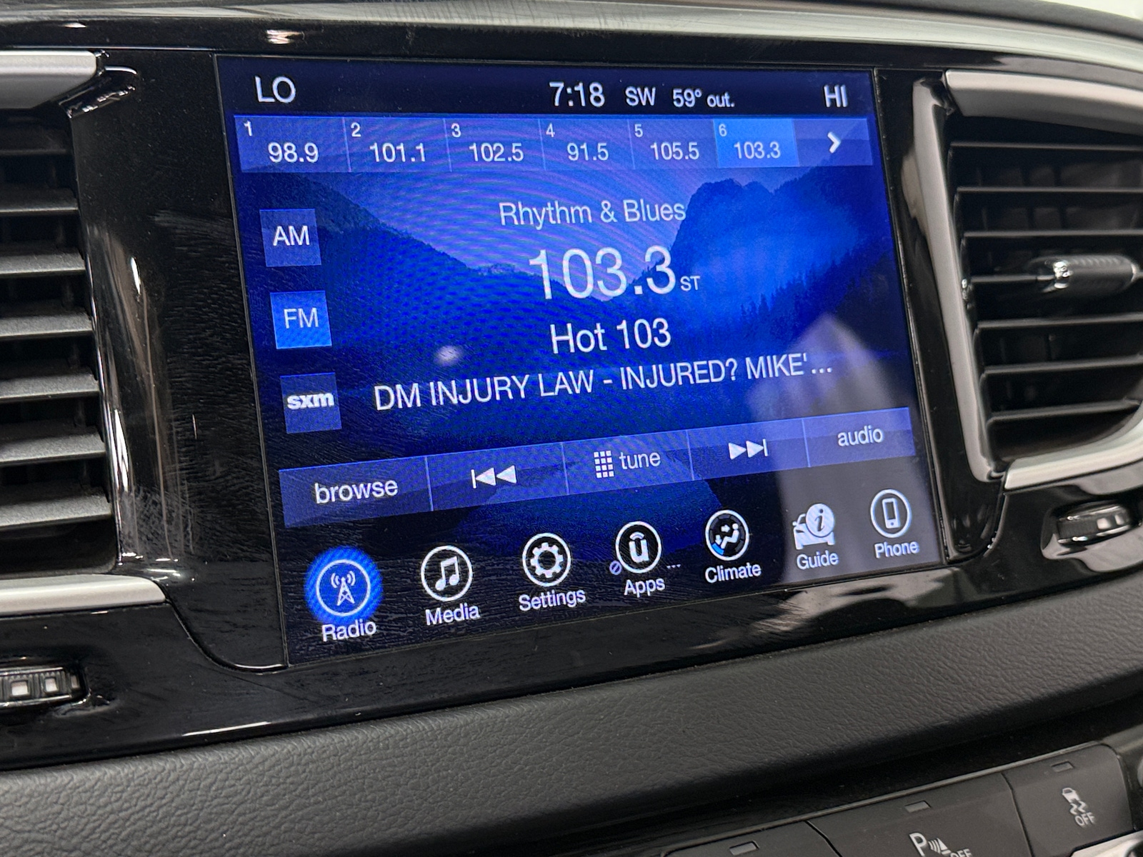 Thumbnail: 2017 Chrysler Pacifica - 4