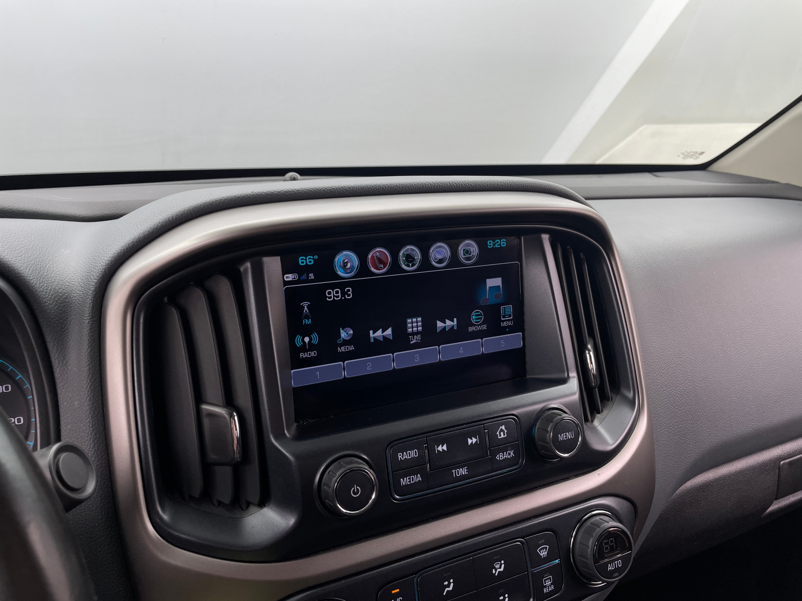 Thumbnail: 2018 Chevrolet Colorado - 3