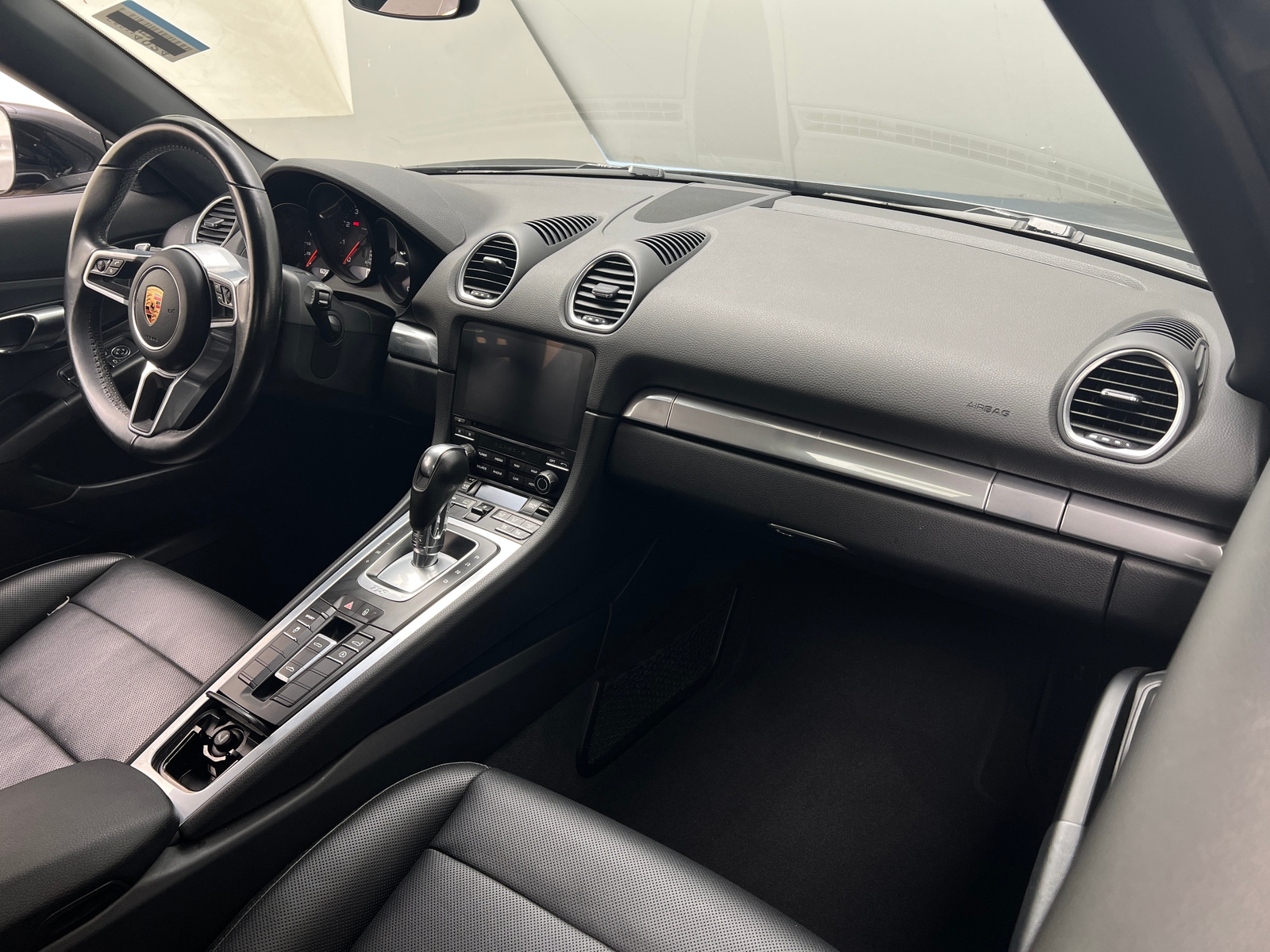 Thumbnail: 2017 Porsche 718 Boxster - 2