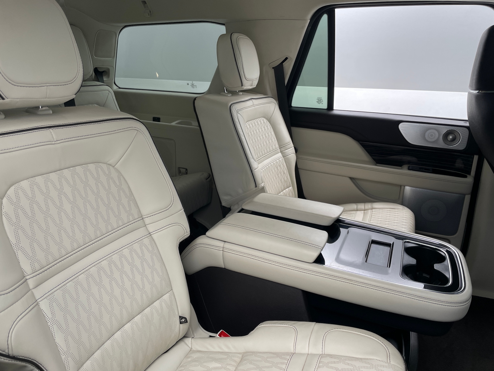 Thumbnail: 2024 Lincoln Navigator - 5