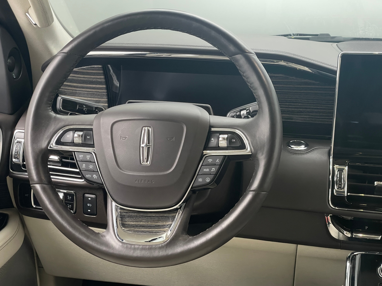 Thumbnail: 2024 Lincoln Navigator - 4