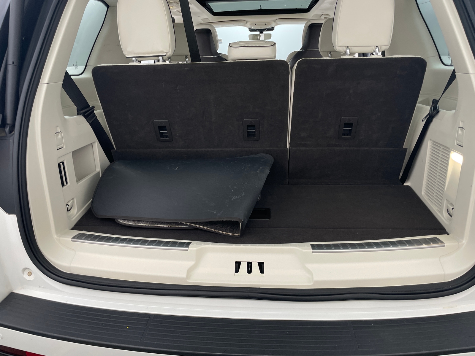 Thumbnail: 2024 Lincoln Navigator - 6