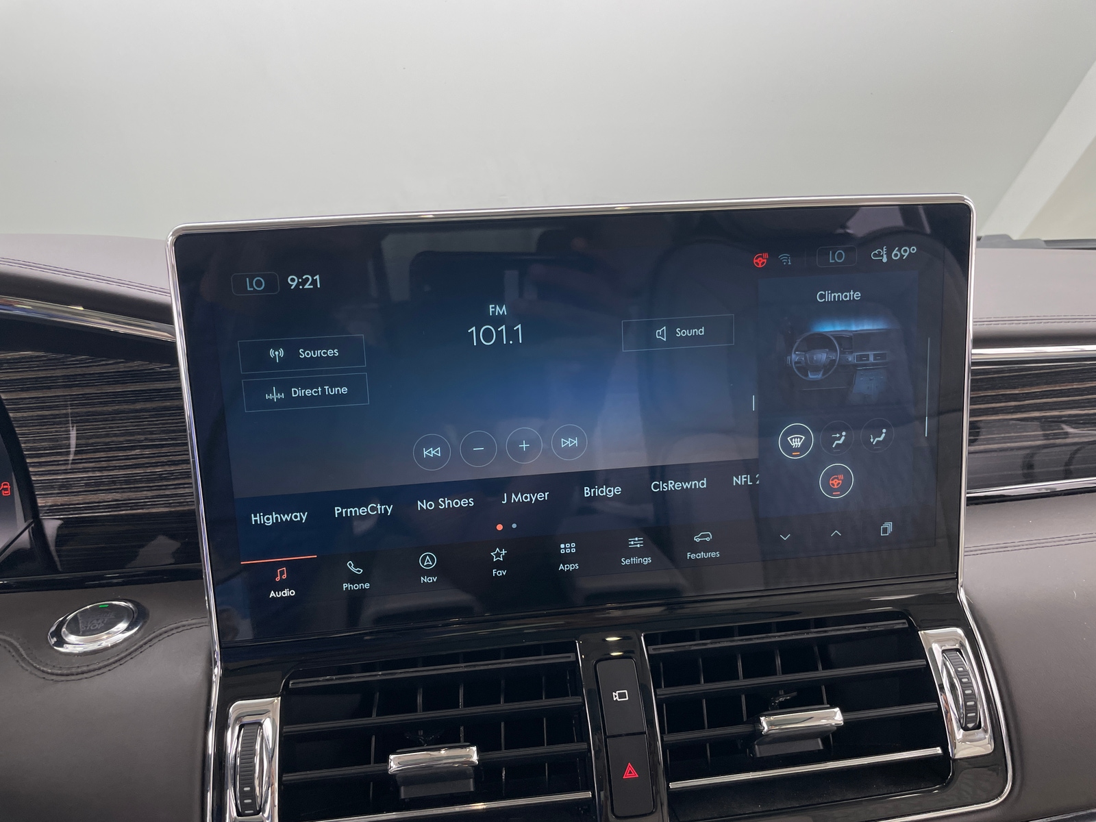 Thumbnail: 2024 Lincoln Navigator - 3