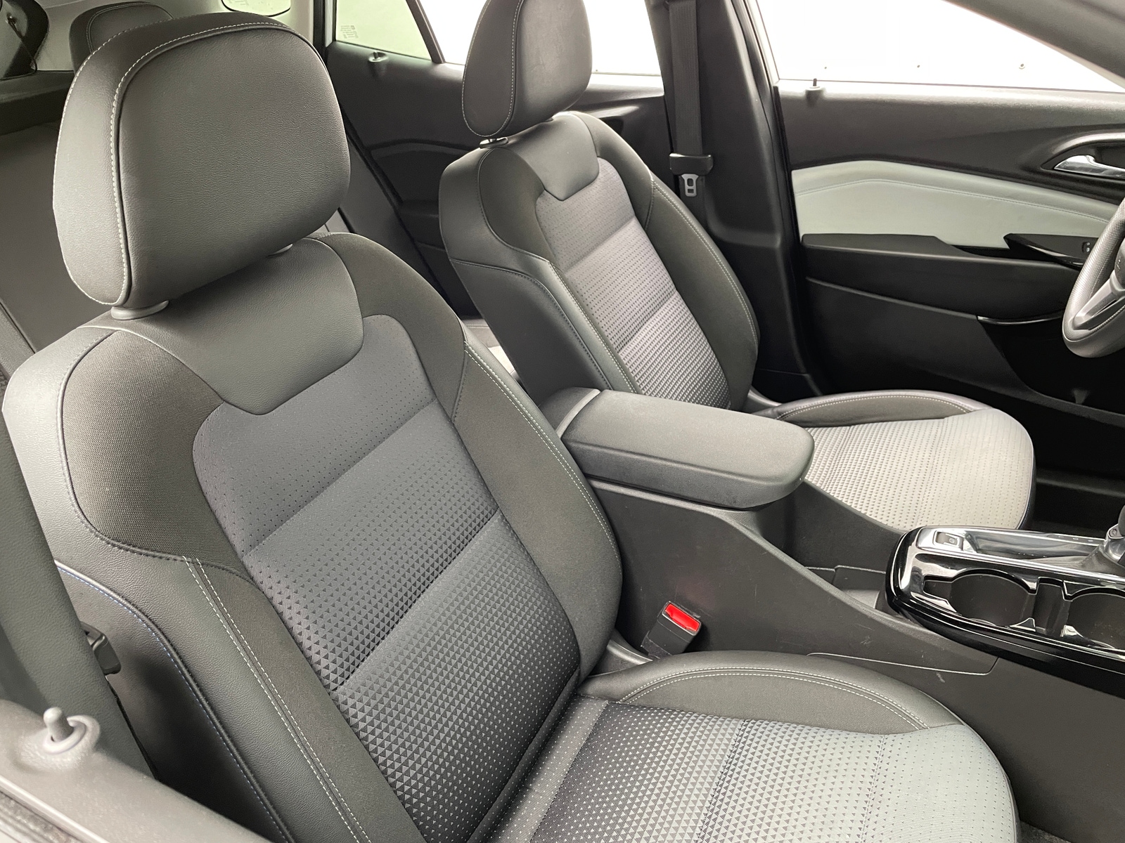 Thumbnail: 2025 Chevrolet Trax - 2