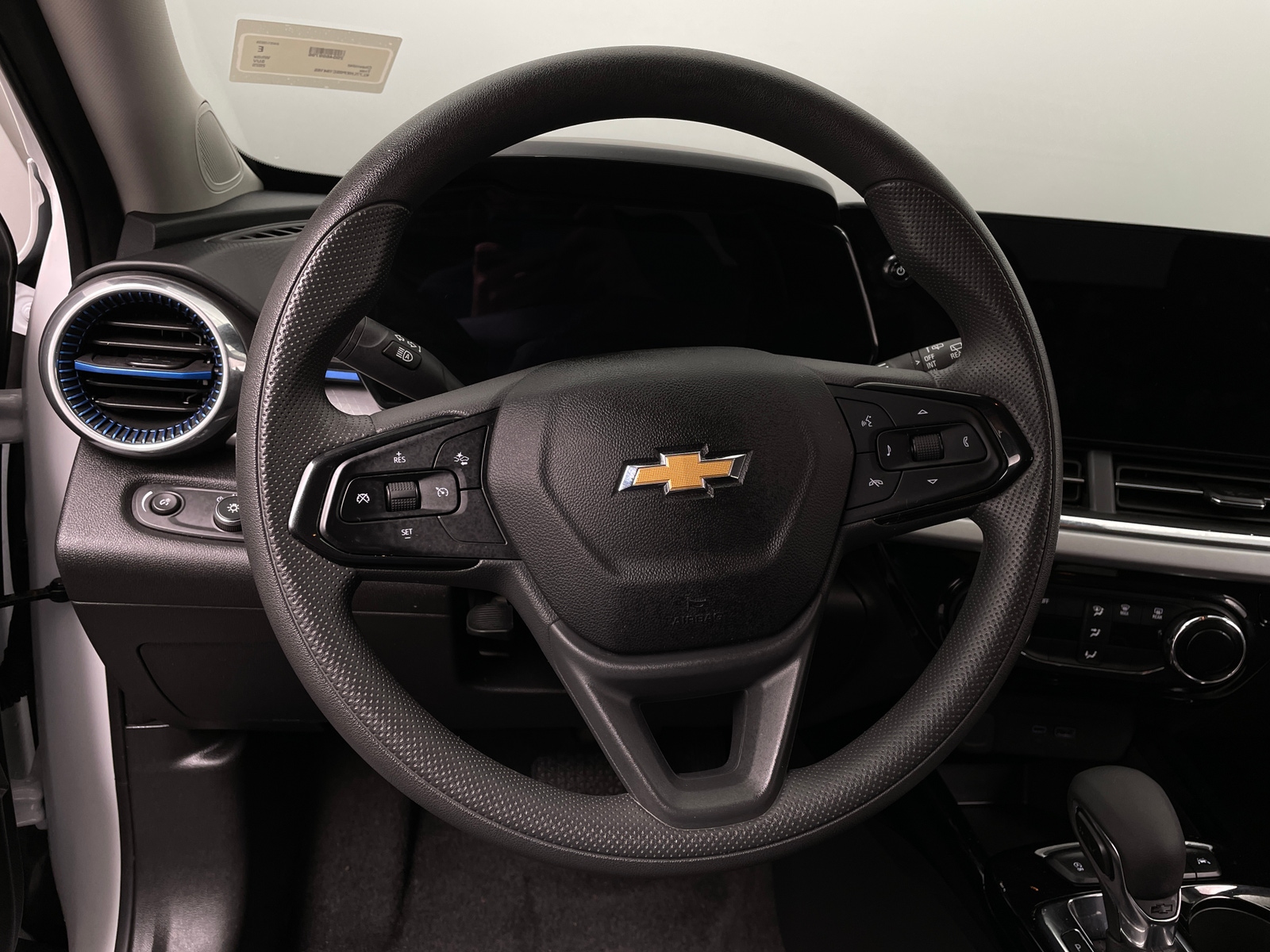 Thumbnail: 2025 Chevrolet Trax - 5