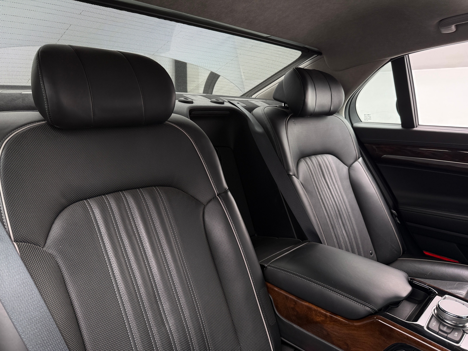 Thumbnail: 2018 Genesis G90 - 5