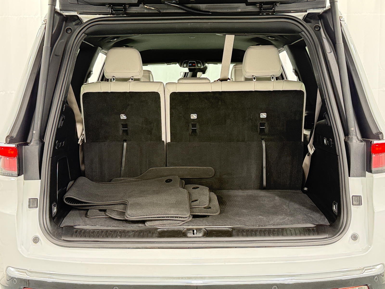 Thumbnail: 2025 Jeep Wagoneer - 6