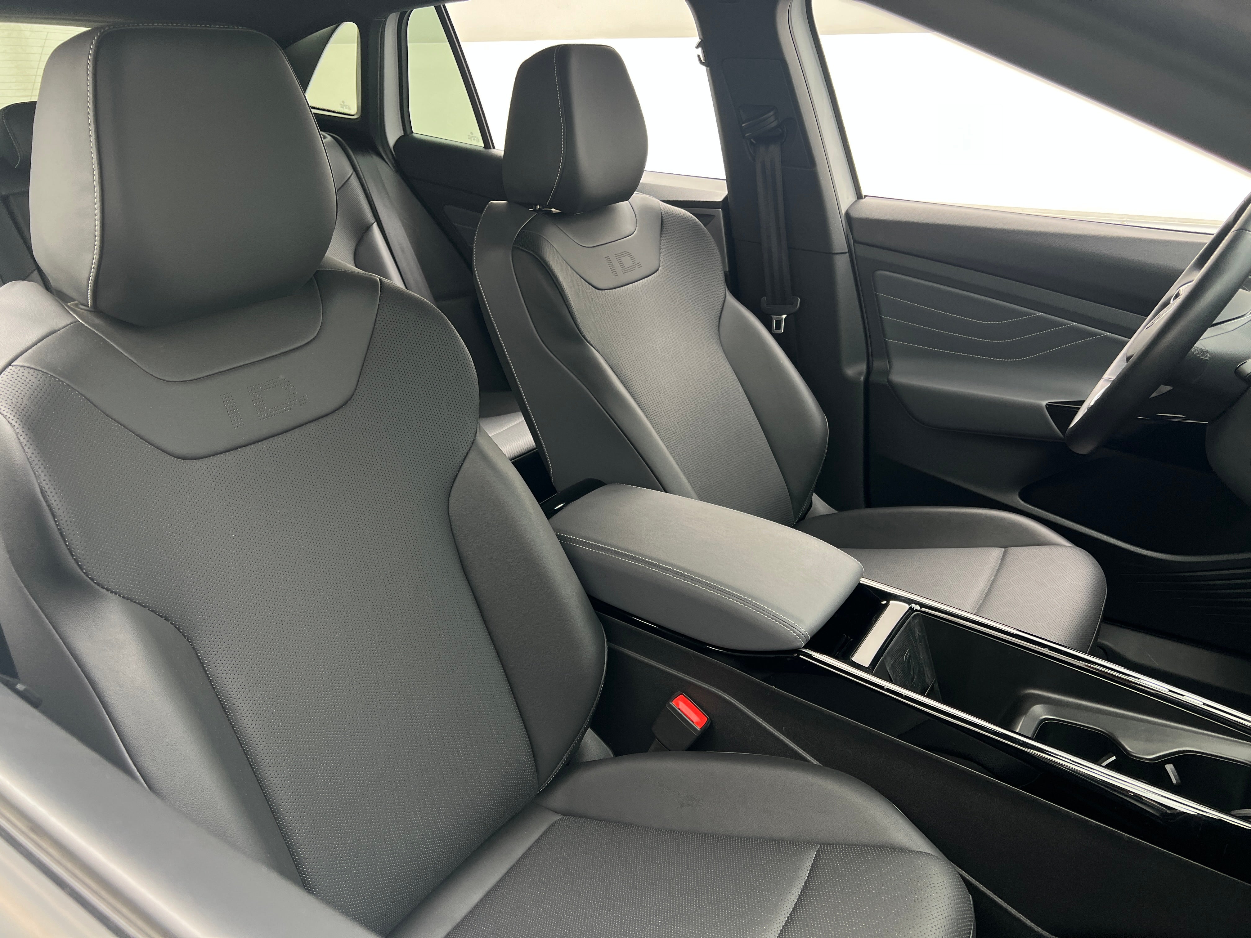 2023 Volkswagen ID.4 - Image 1