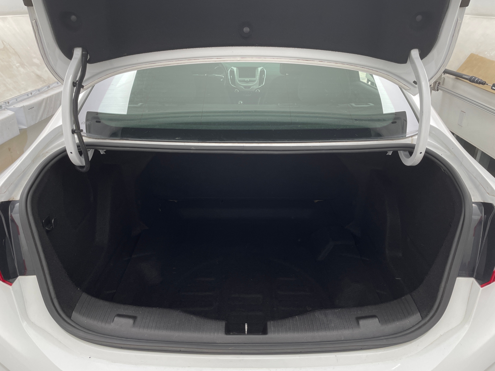 Thumbnail: 2018 Chevrolet Cruze - 6