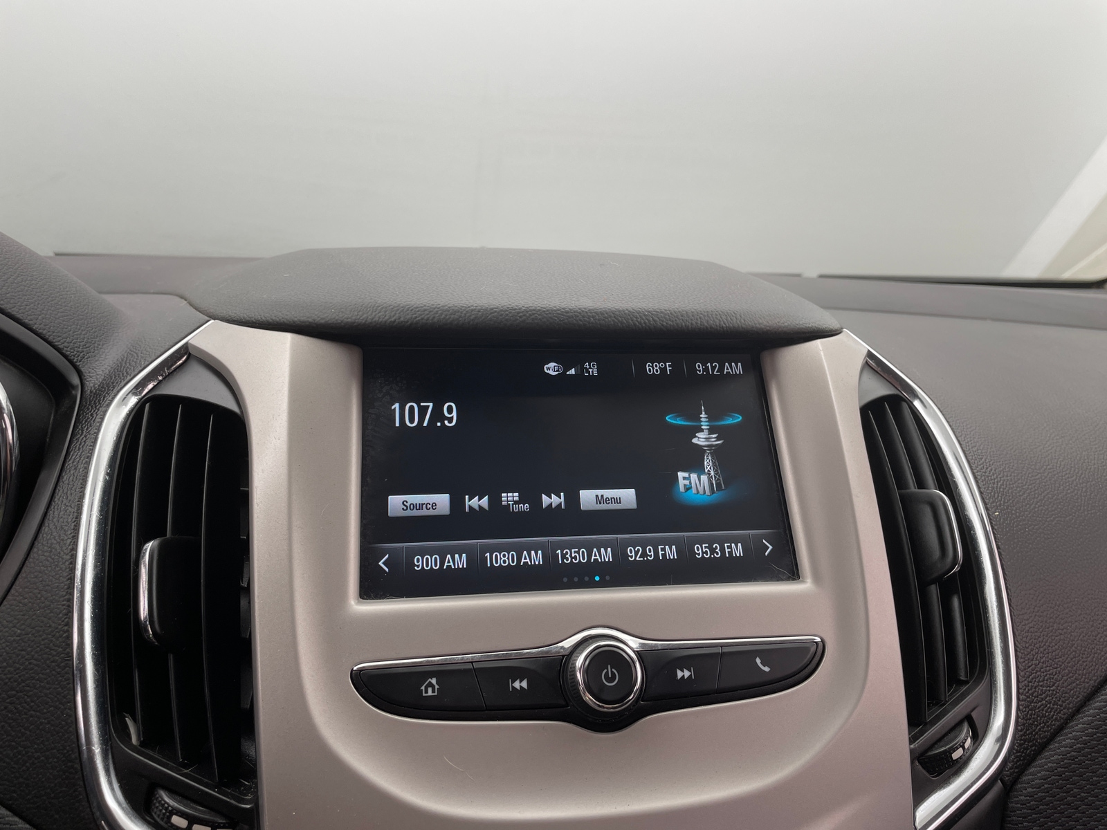 Thumbnail: 2018 Chevrolet Cruze - 4