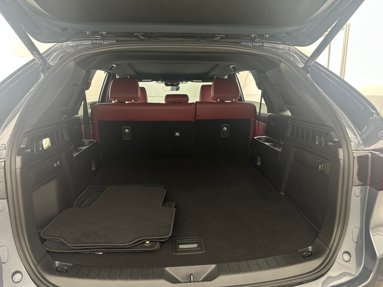 Thumbnail: 2025 Mazda CX-70 - 6