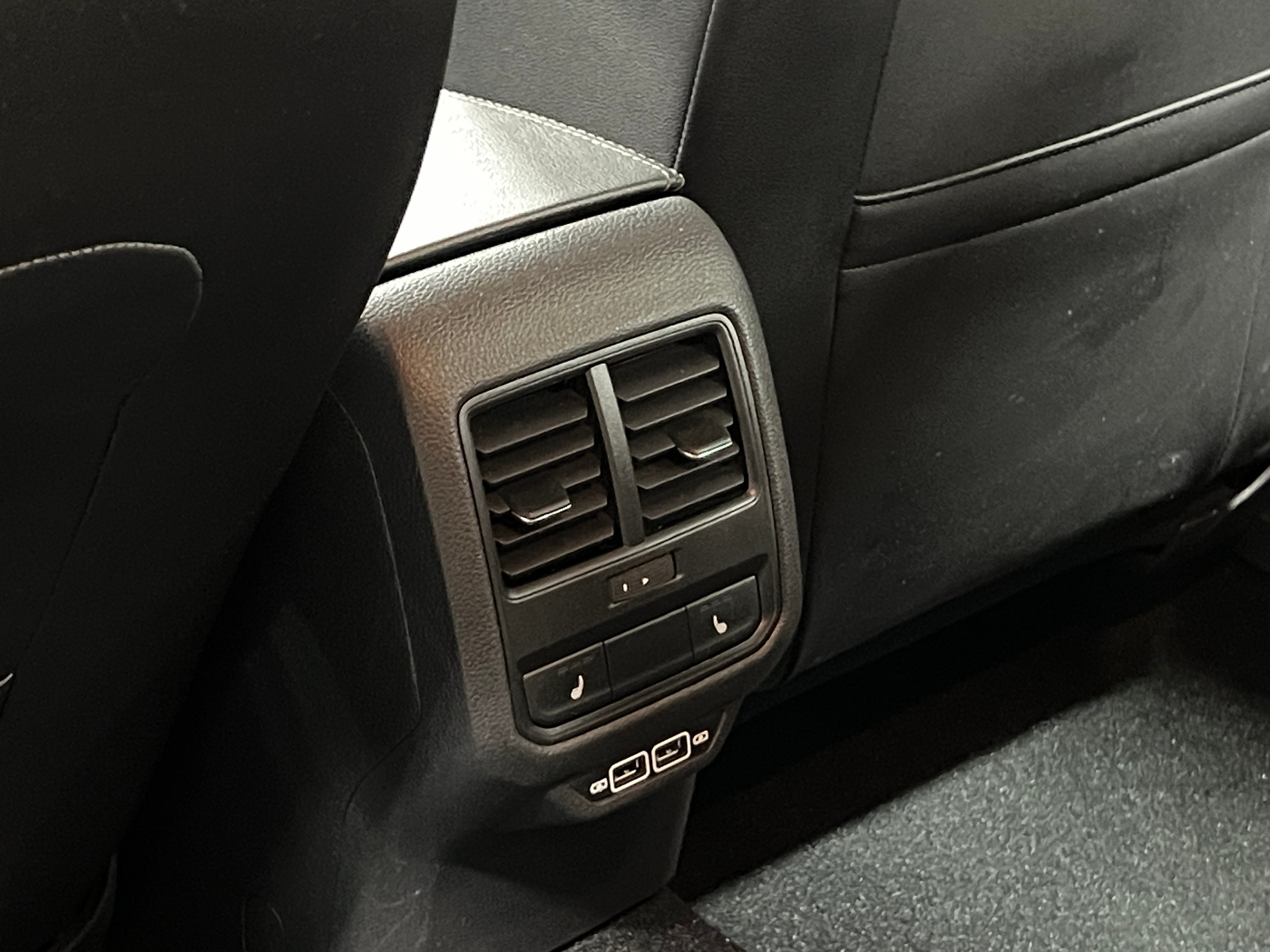 2022 Volkswagen Passat - Image 1