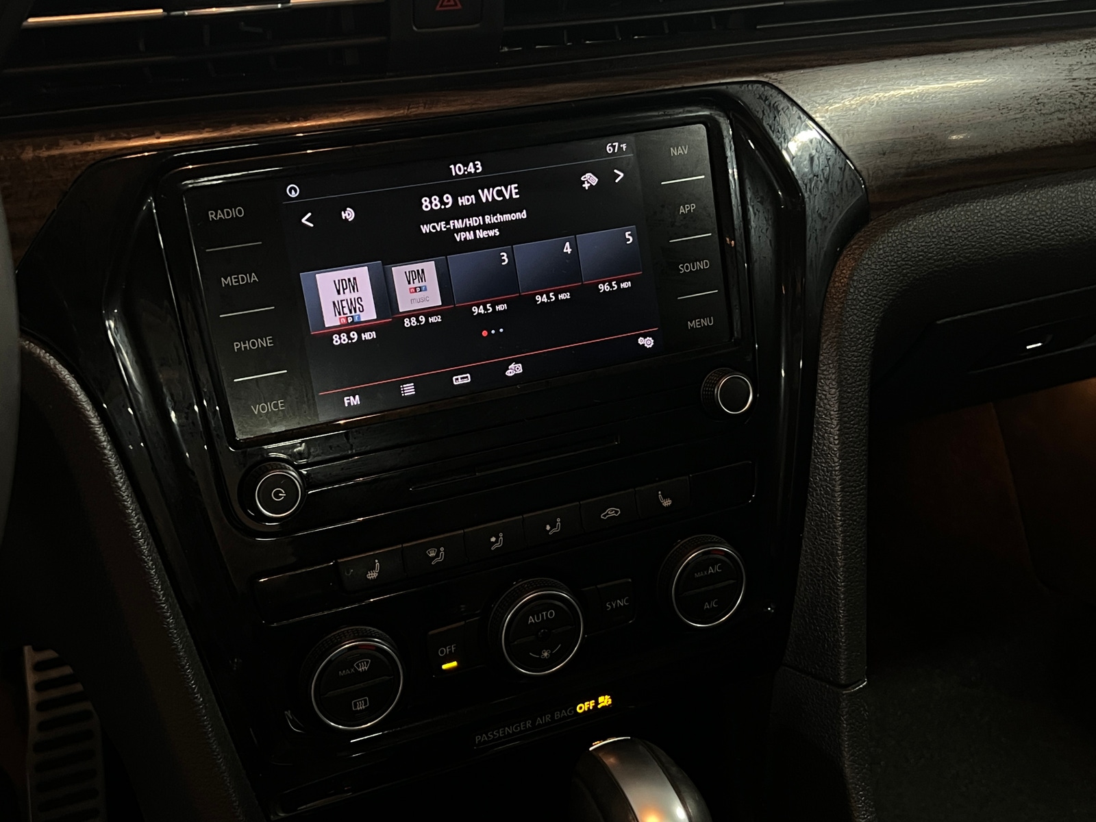 Thumbnail: 2022 Volkswagen Passat - 3