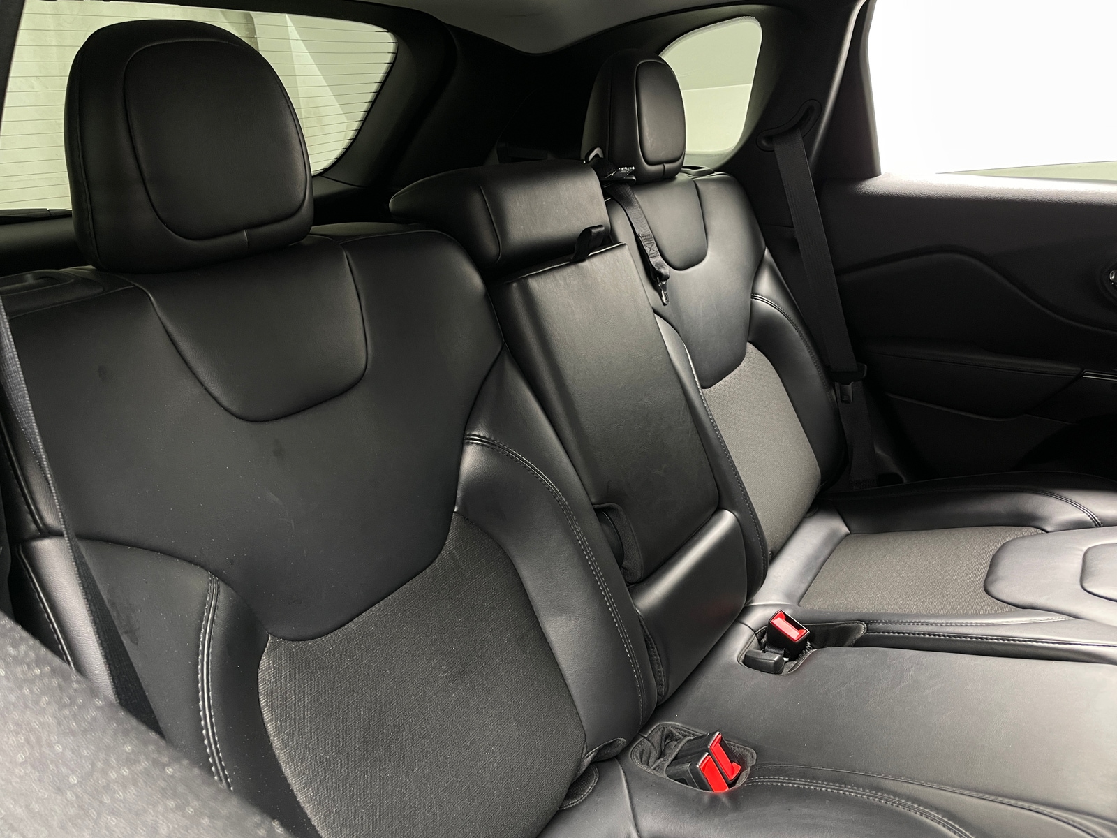 Thumbnail: 2020 Jeep Cherokee - 6