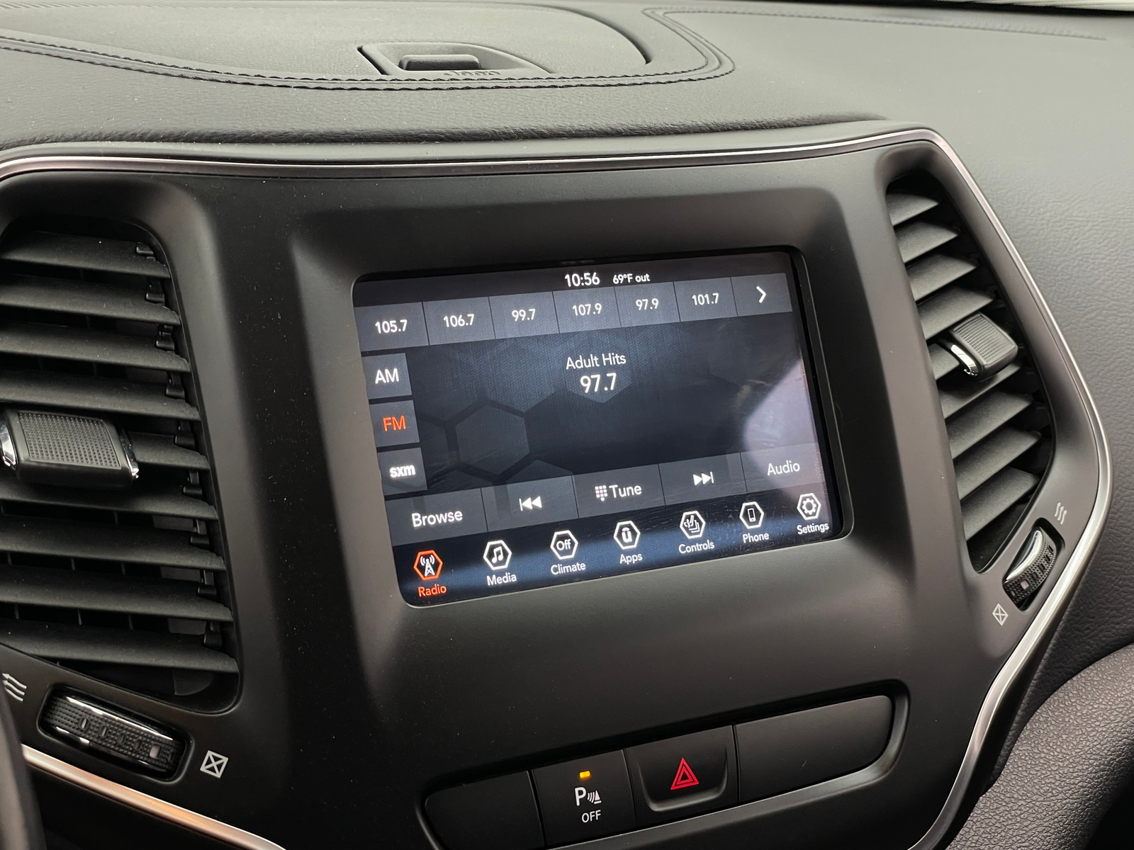 Thumbnail: 2020 Jeep Cherokee - 4