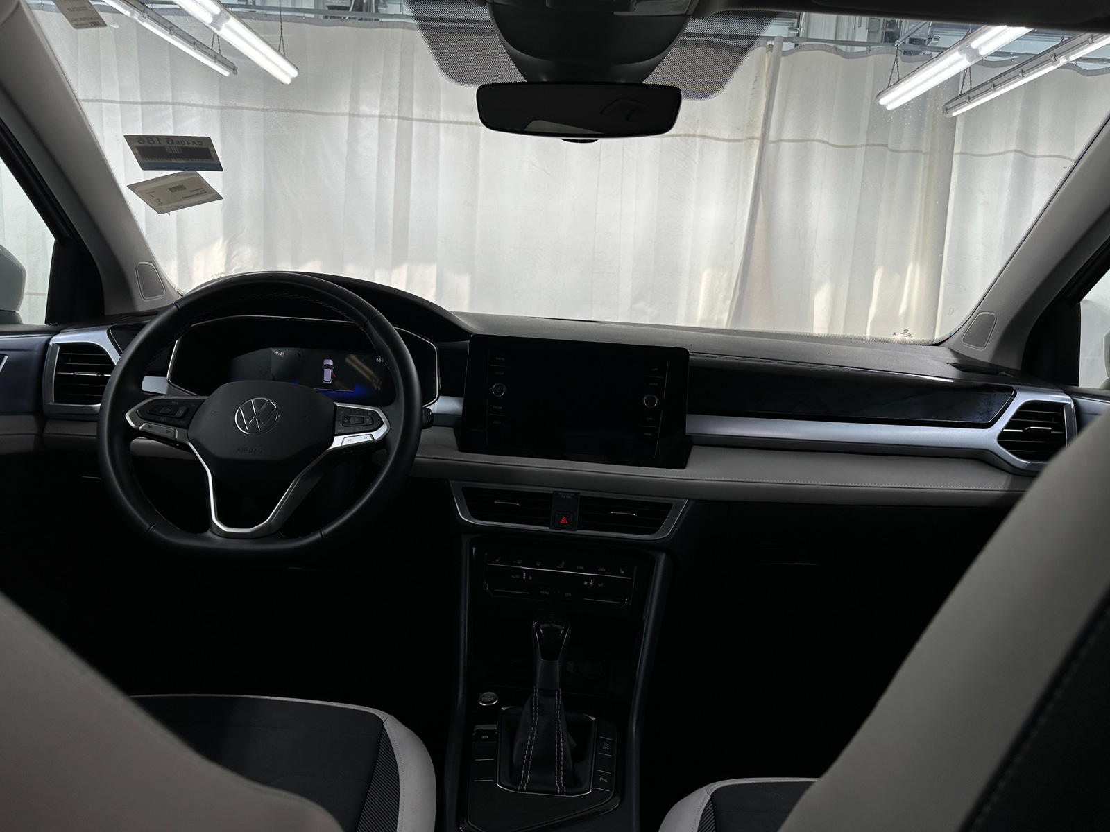 Thumbnail: 2025 Volkswagen Taos - 2