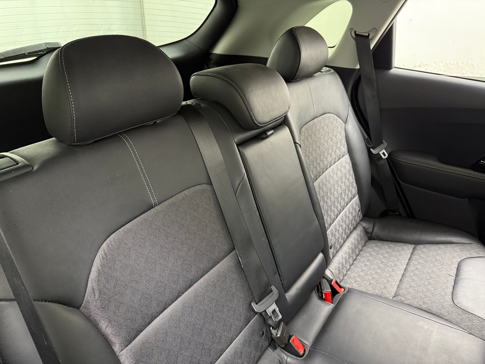 Thumbnail: 2017 Kia Niro - 6