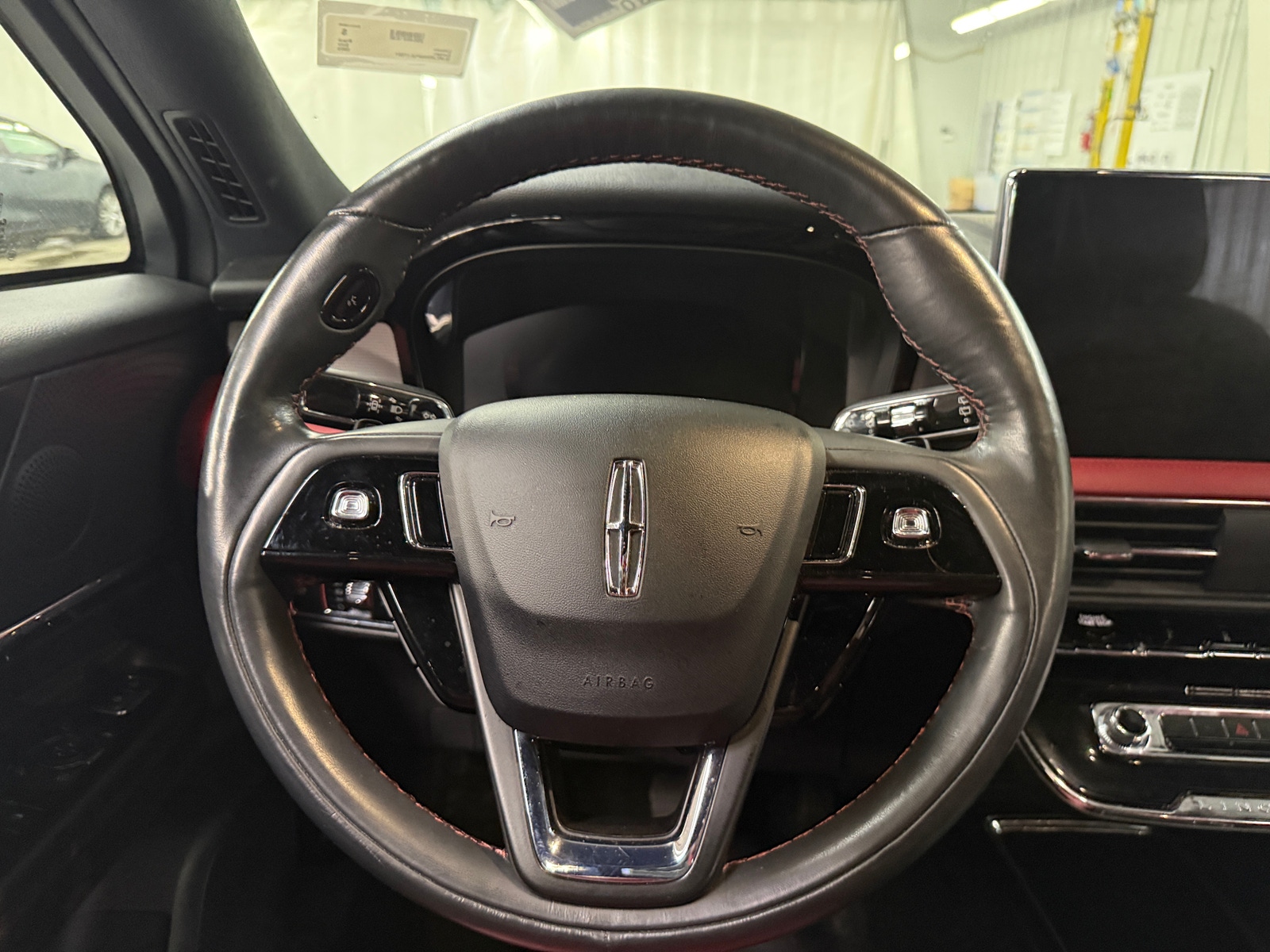 Thumbnail: 2023 Lincoln Corsair - 4