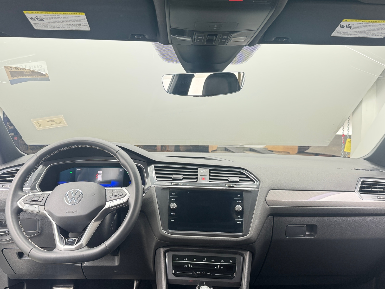 Thumbnail: 2023 Volkswagen Tiguan - 2