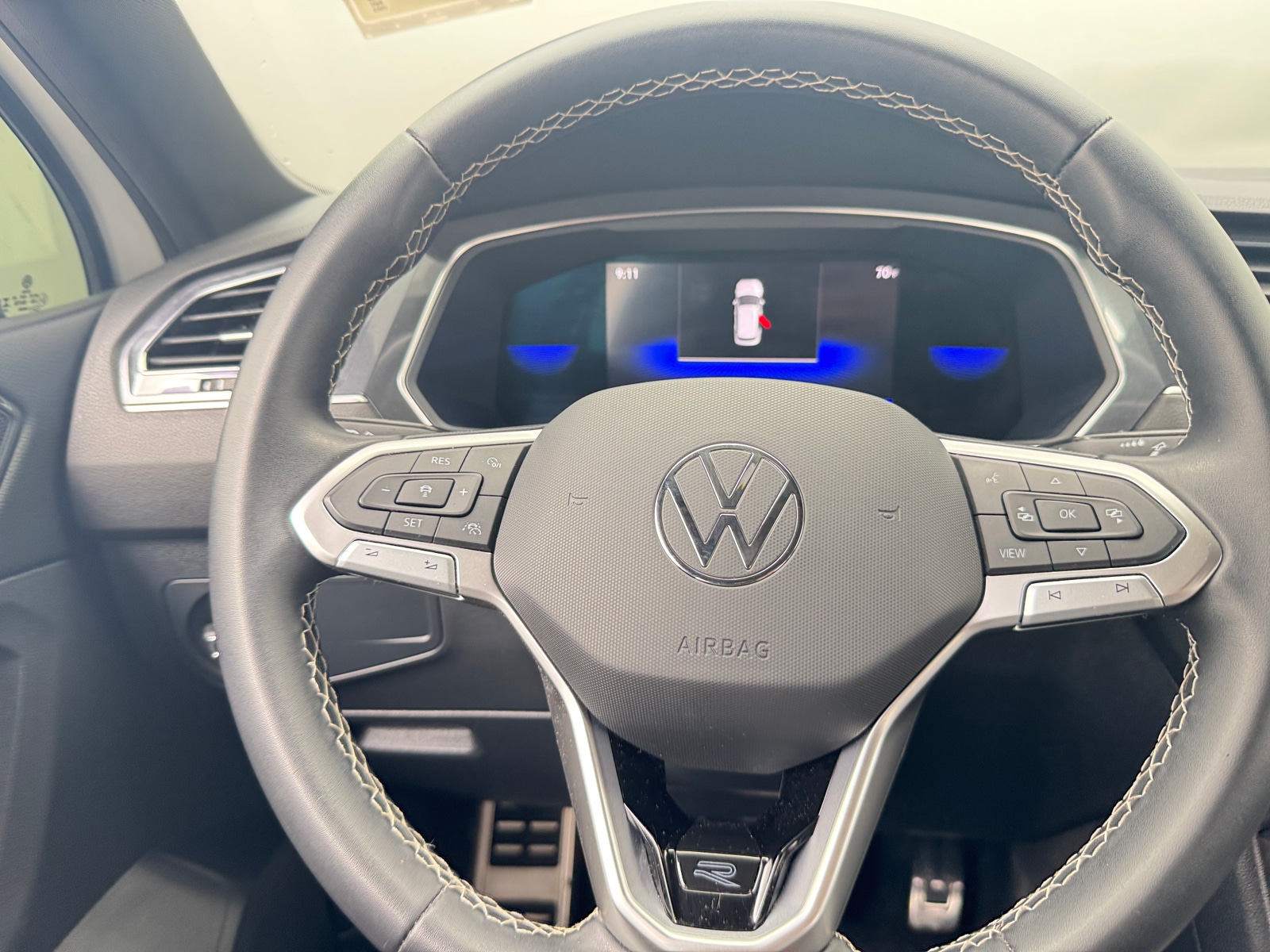 Thumbnail: 2023 Volkswagen Tiguan - 4