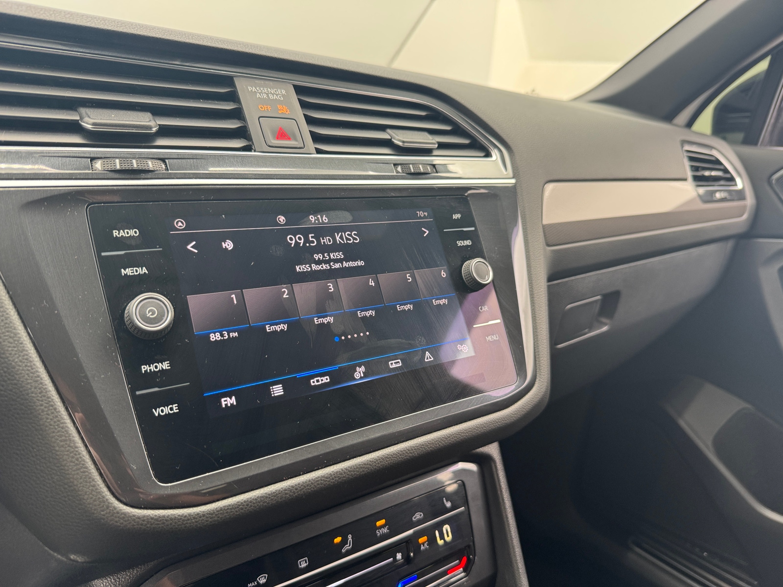 Thumbnail: 2023 Volkswagen Tiguan - 3