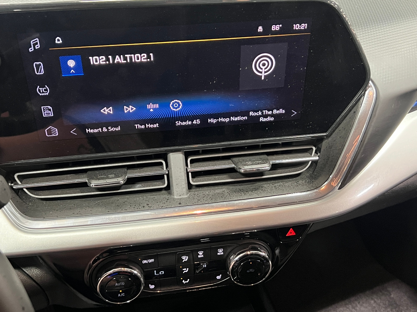 Thumbnail: 2025 Chevrolet Trax - 4