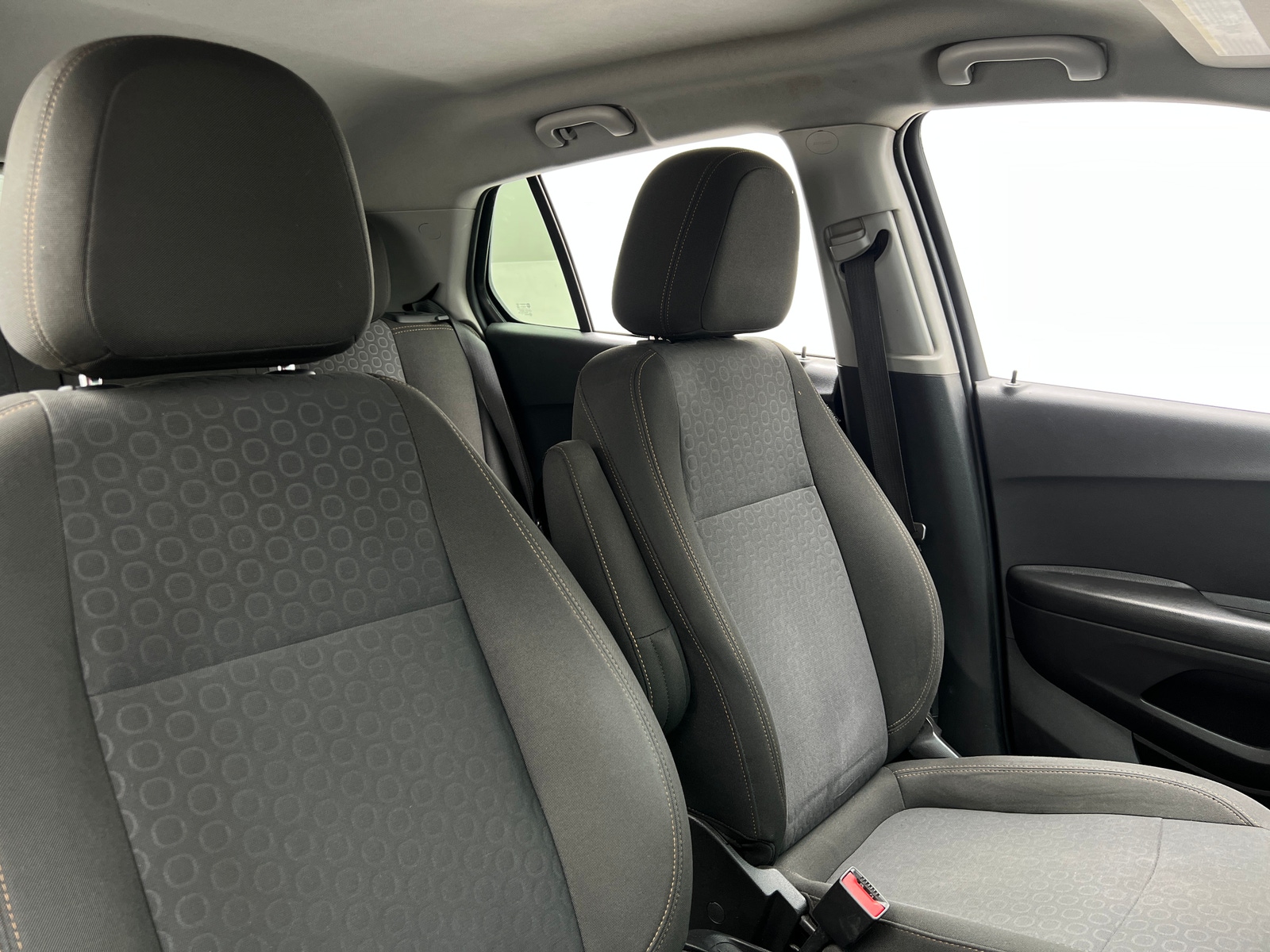 Thumbnail: 2022 Chevrolet Trax - 2