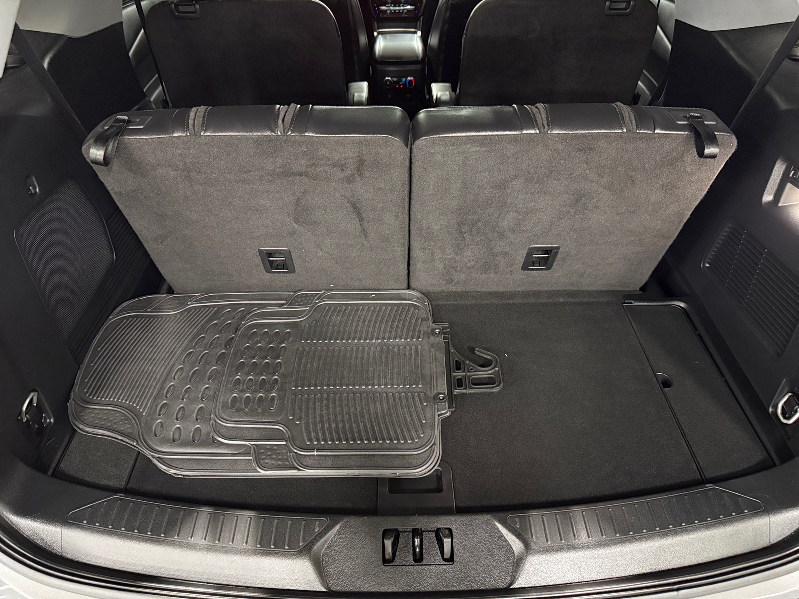 Thumbnail: 2023 Ford Explorer - 6