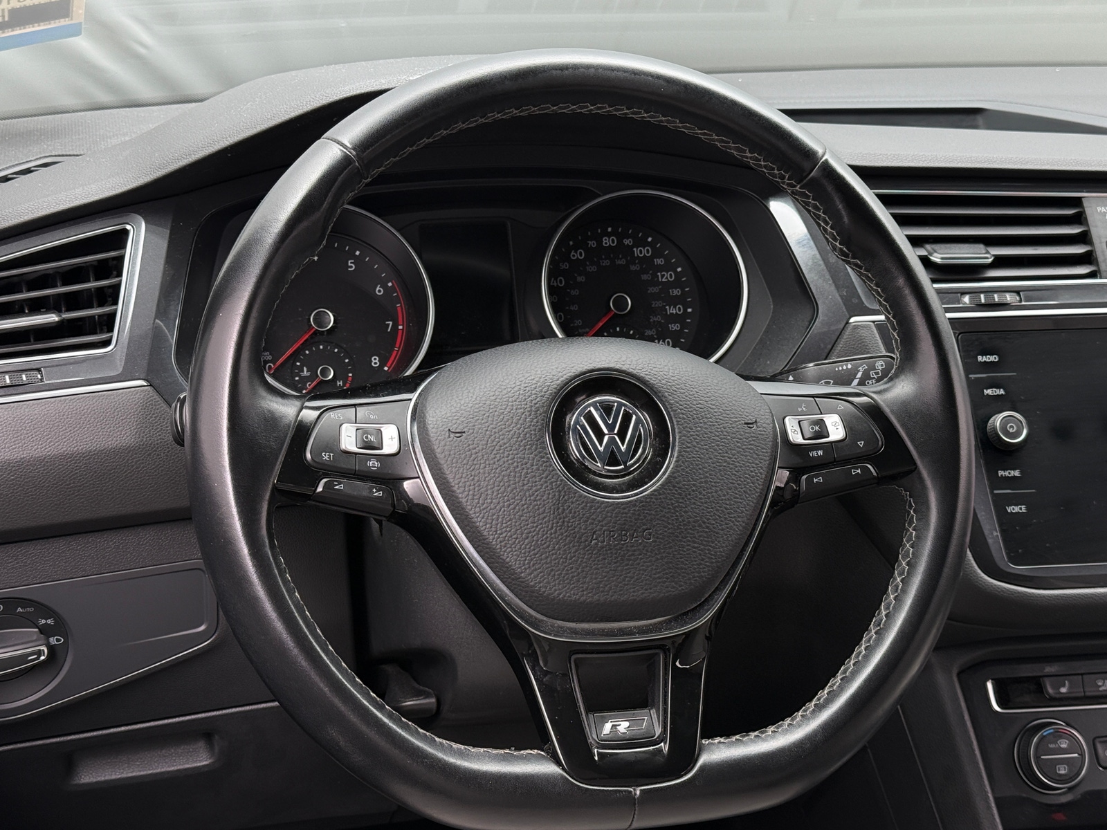 Thumbnail: 2020 Volkswagen Tiguan - 4