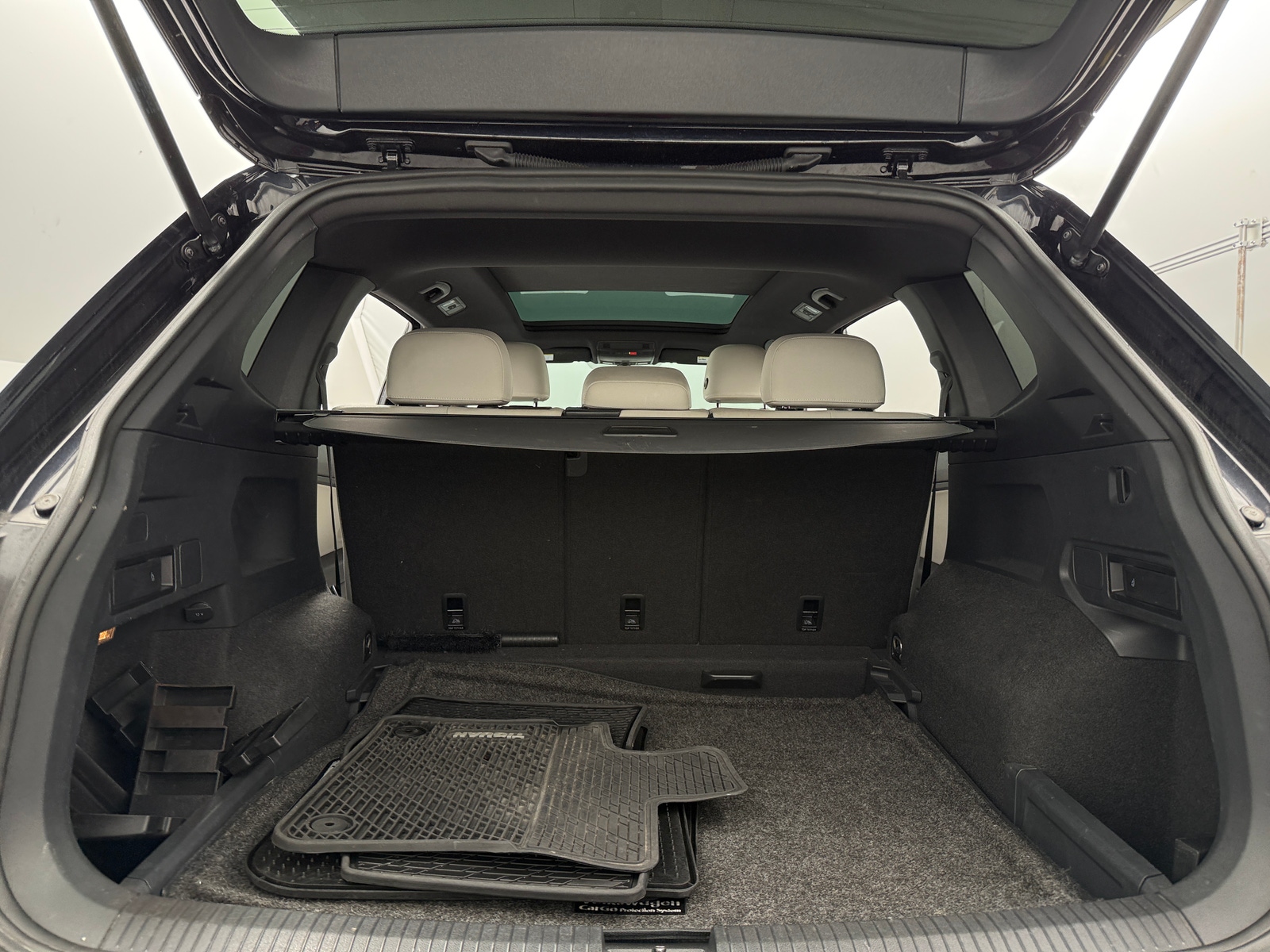 Thumbnail: 2020 Volkswagen Tiguan - 6