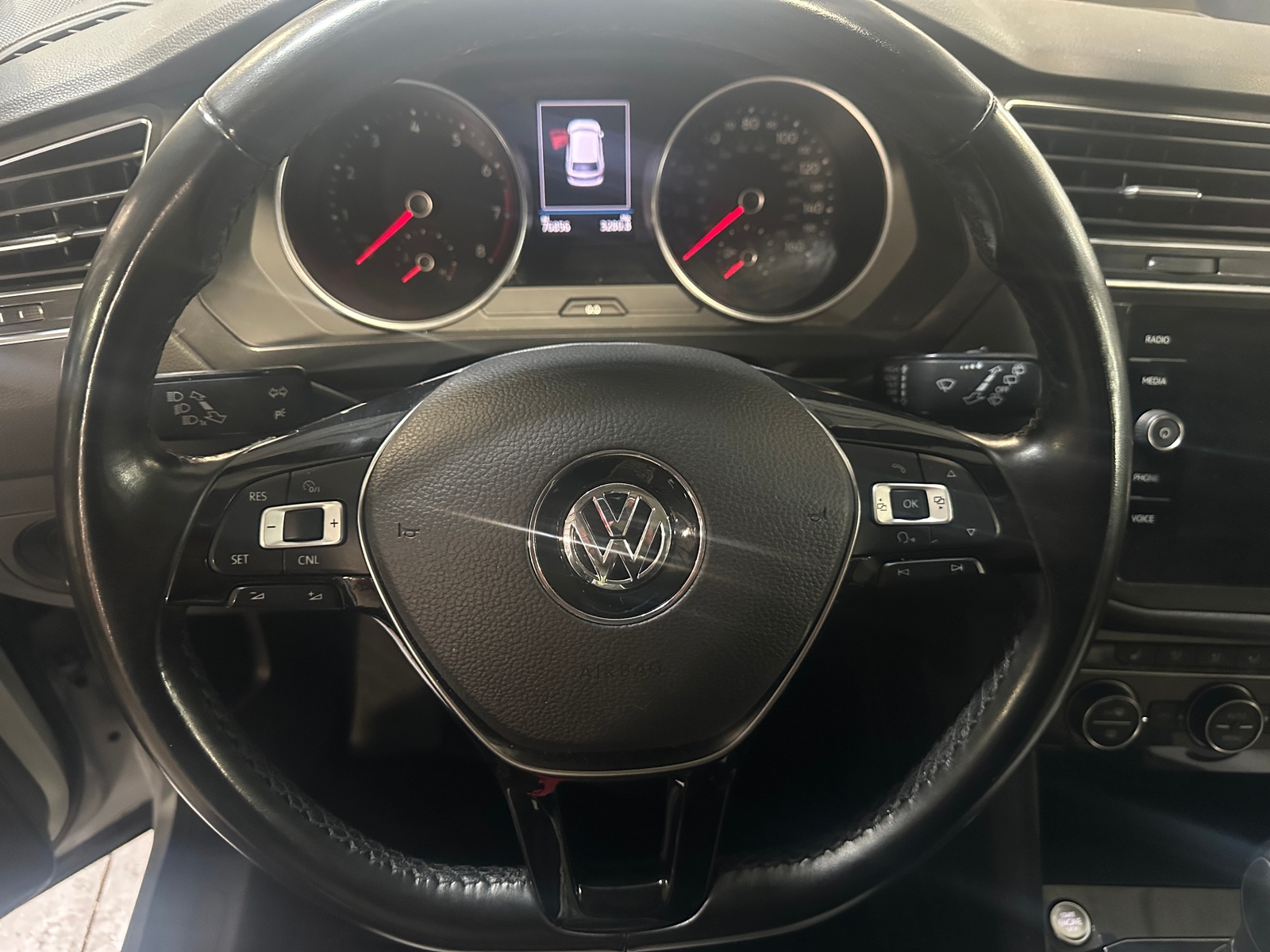 Thumbnail: 2018 Volkswagen Tiguan - 4
