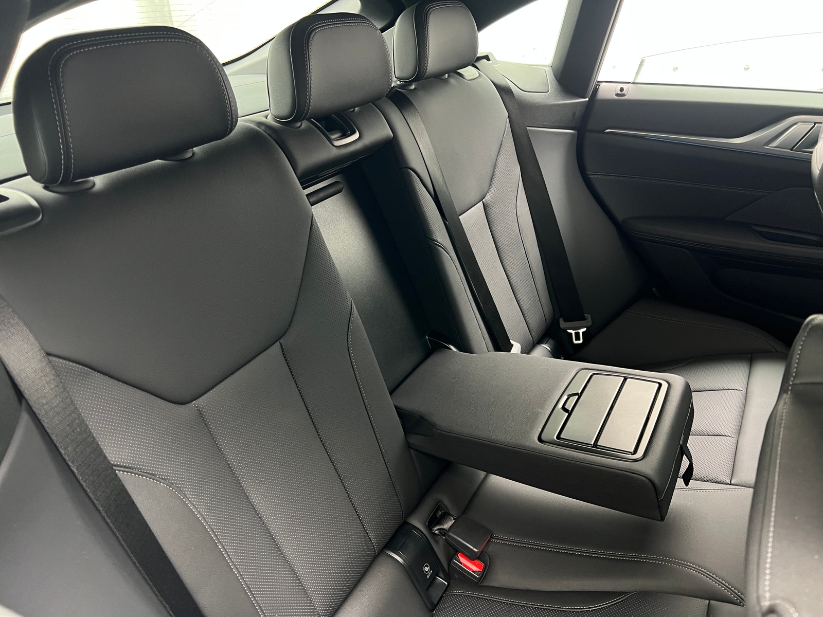 Thumbnail: 2023 BMW i4 - 5