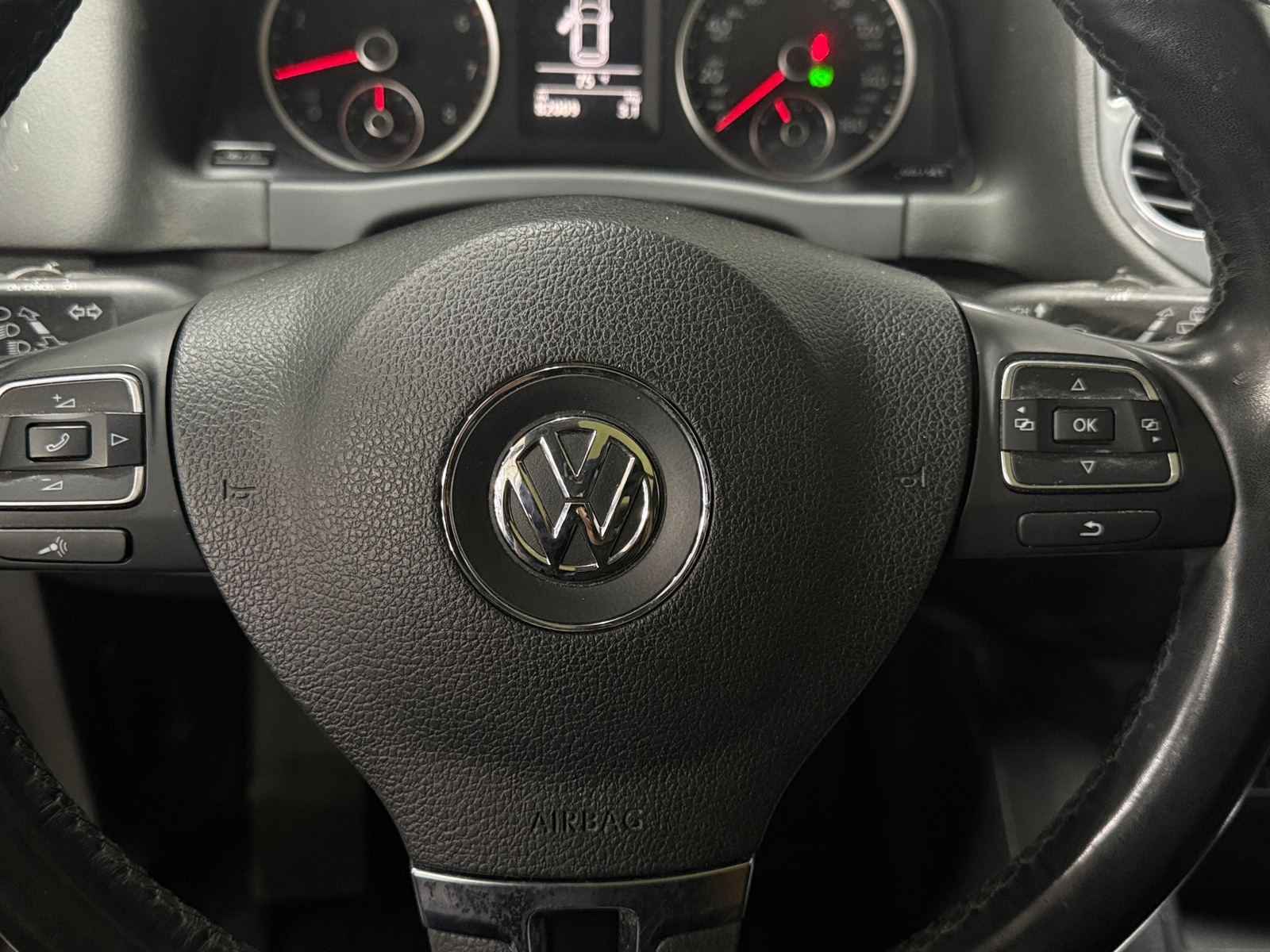 Thumbnail: 2017 Volkswagen Tiguan - 4