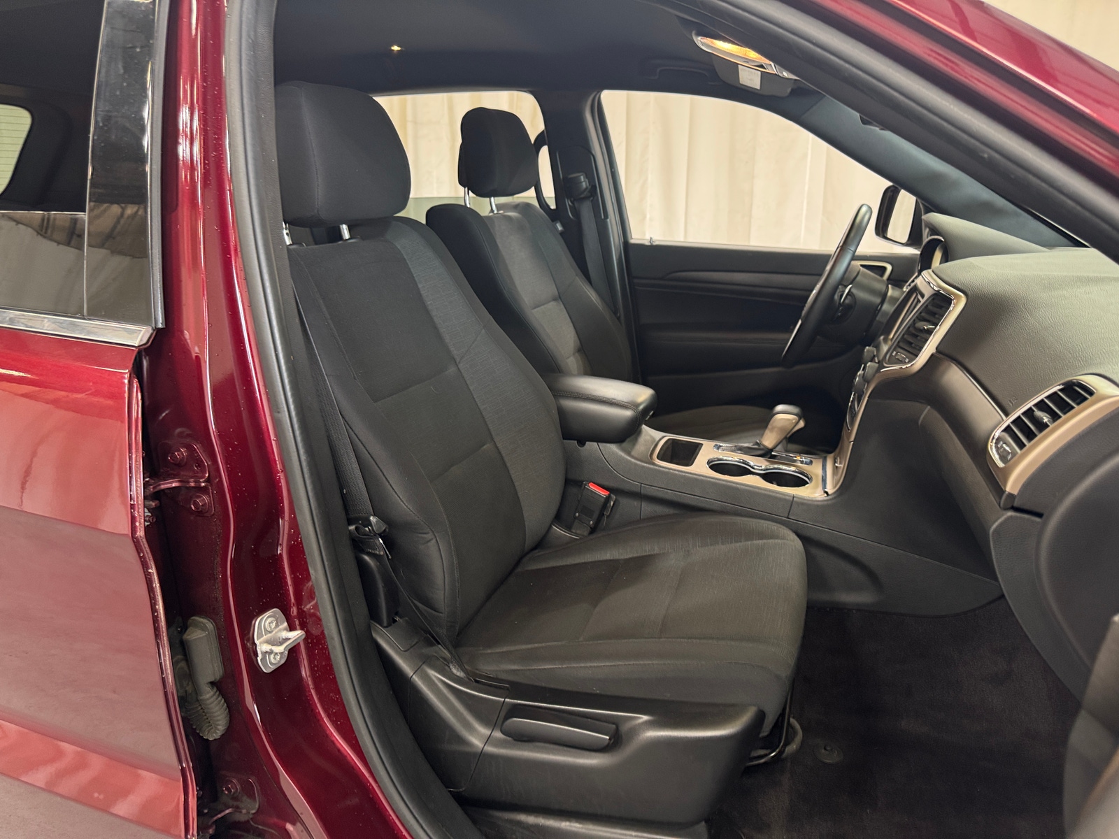 Thumbnail: 2016 Jeep Grand Cherokee - 2