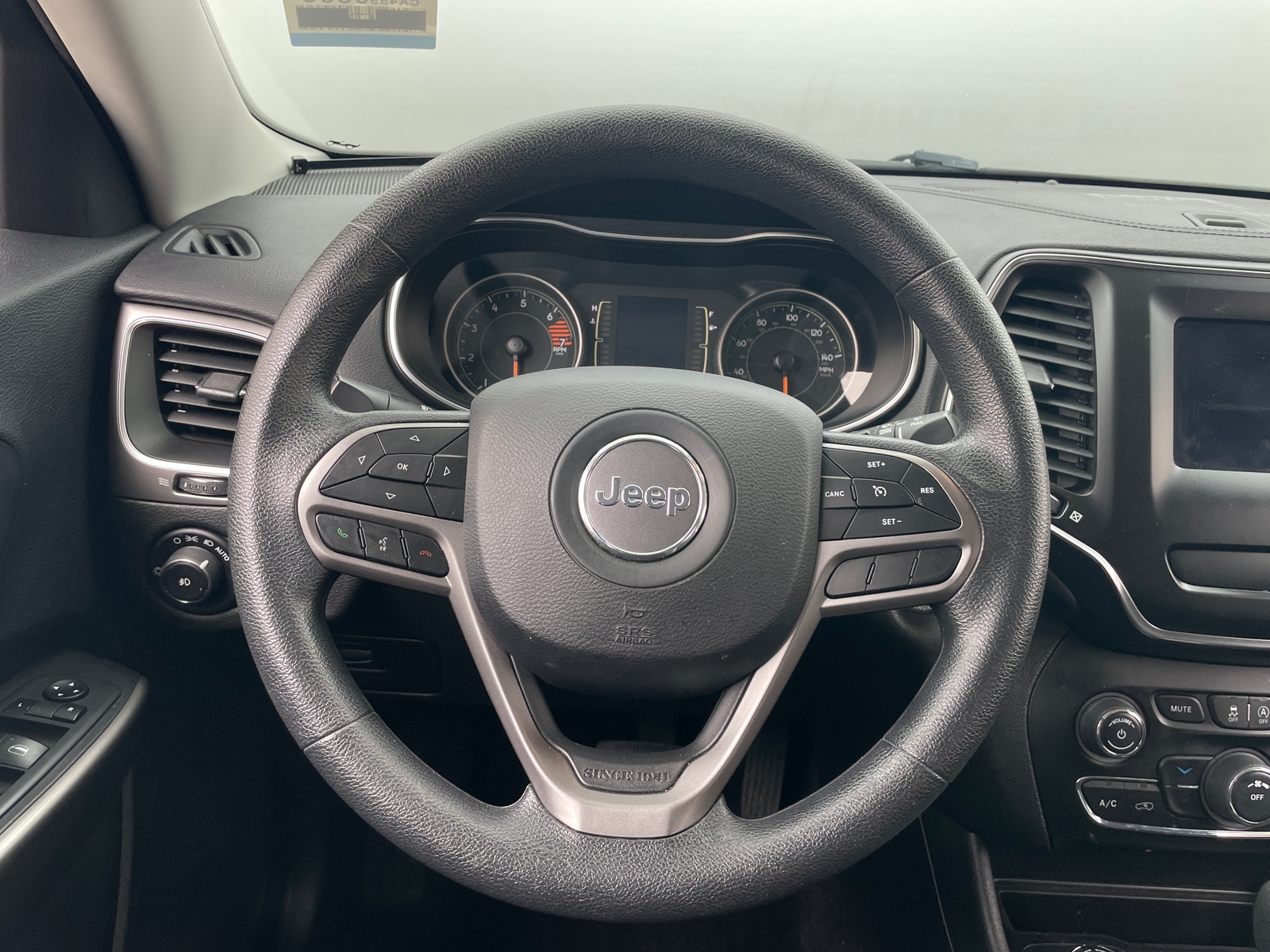 Thumbnail: 2019 Jeep Cherokee - 5