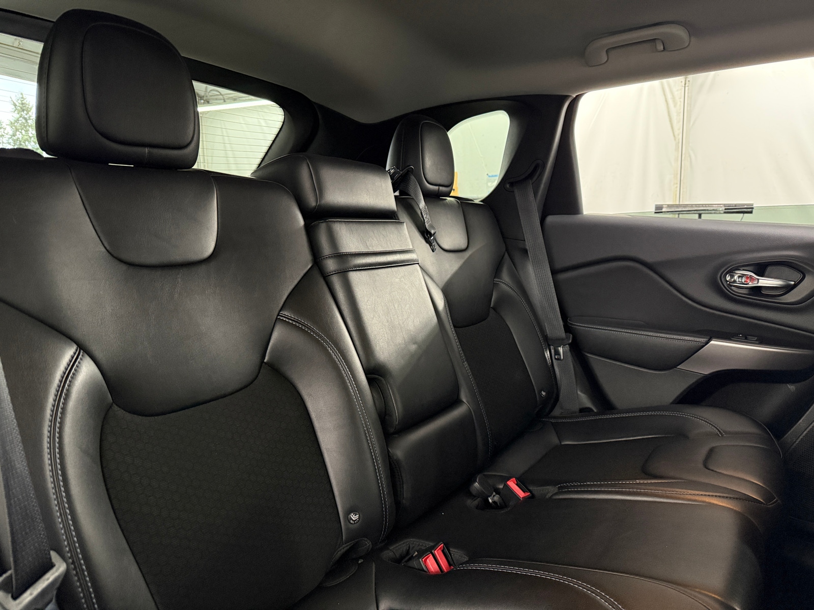 Thumbnail: 2019 Jeep Cherokee - 6