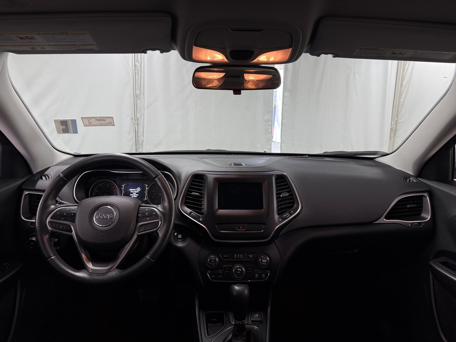 Thumbnail: 2019 Jeep Cherokee - 3