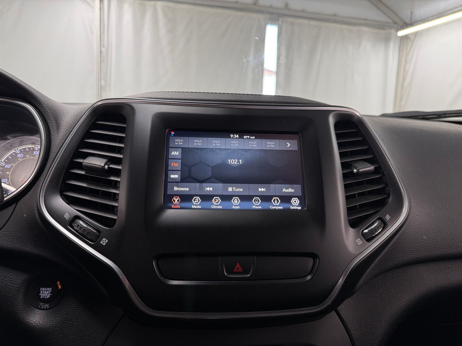 Thumbnail: 2019 Jeep Cherokee - 4