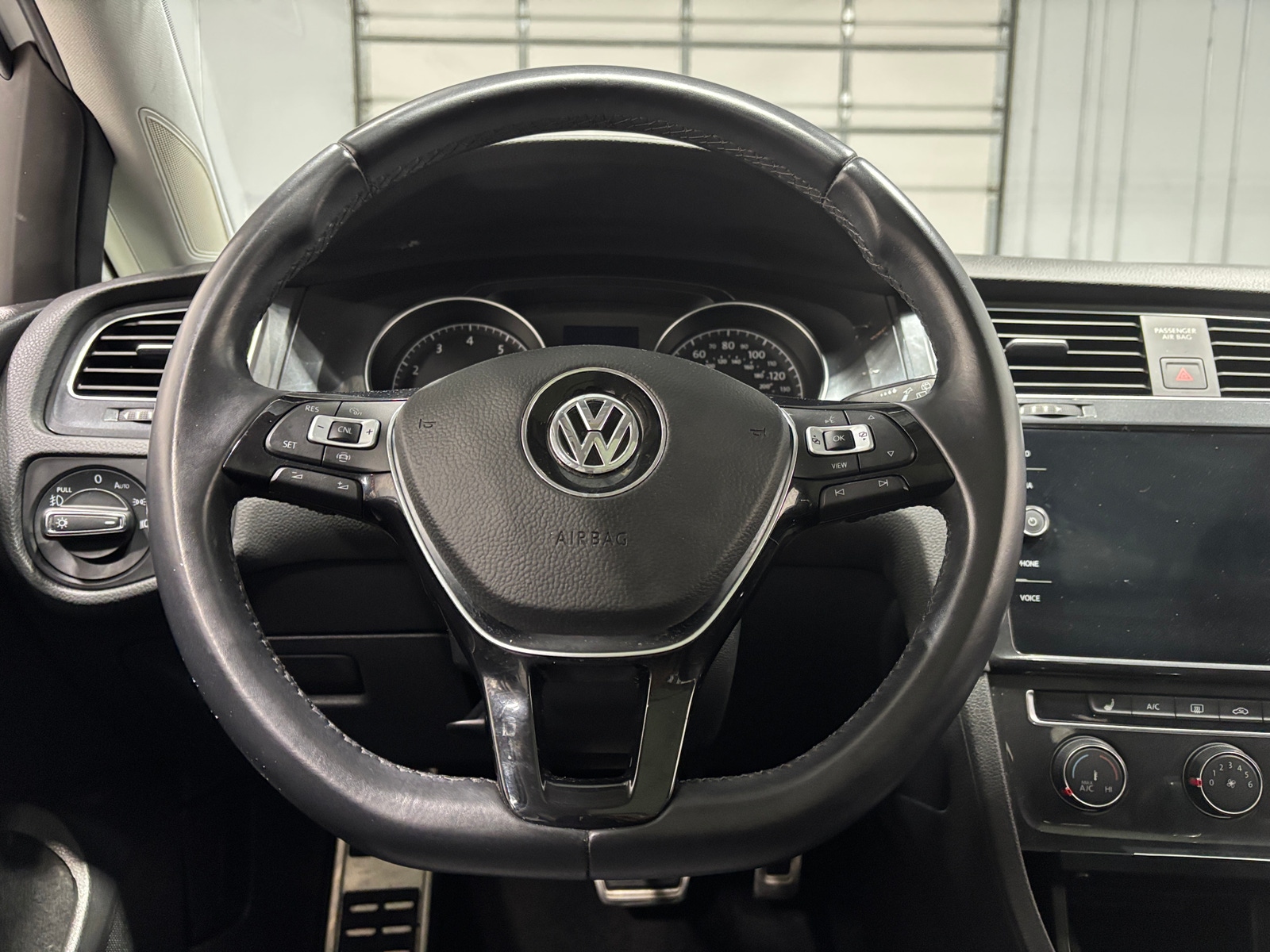 Thumbnail: 2019 Volkswagen Golf - 4